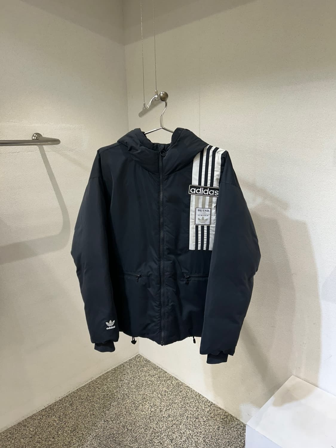 아디다스 삼선 후드 패딩 상품이미지1