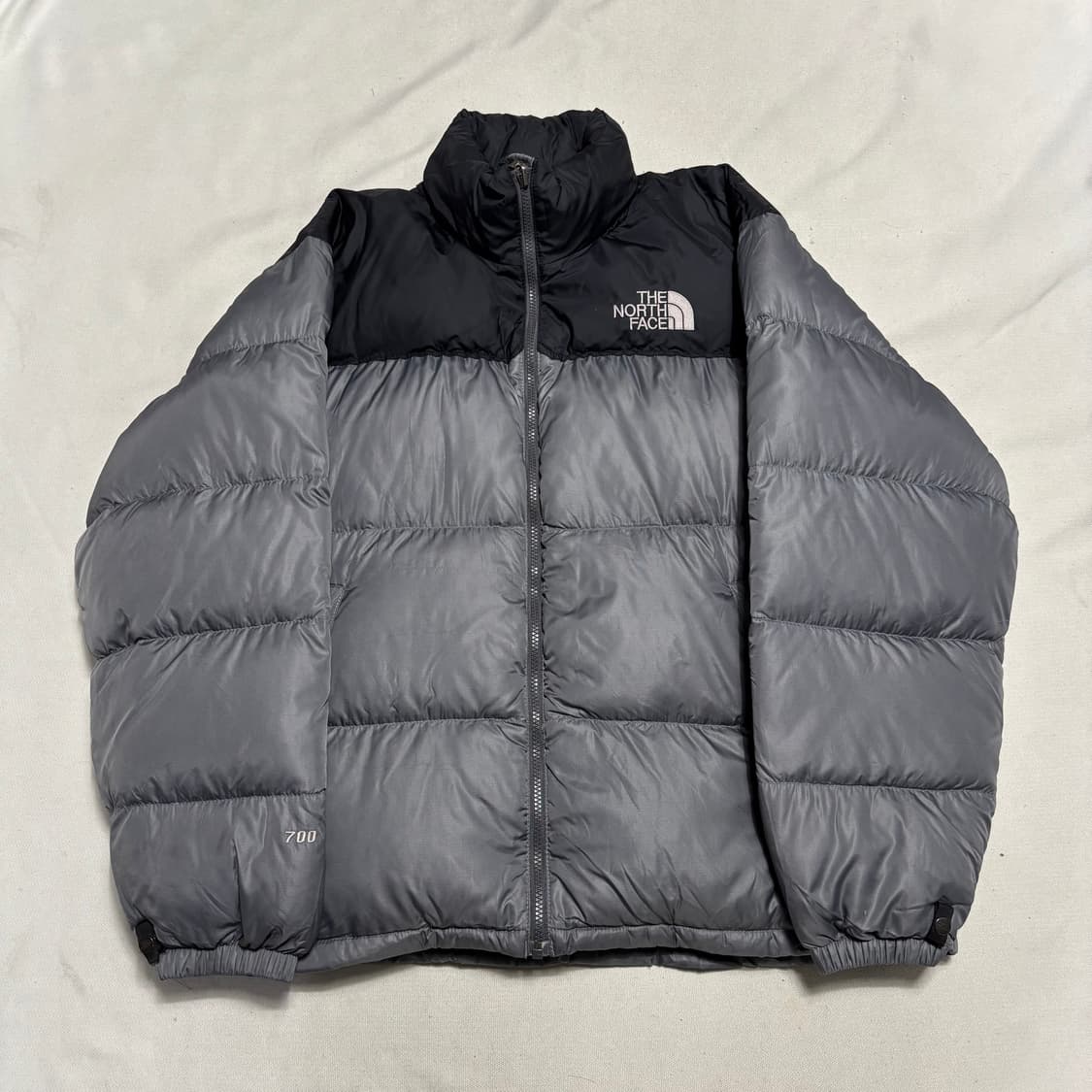 105 노스페이스 700 블랙 그레이 눕시 패딩 상품이미지2