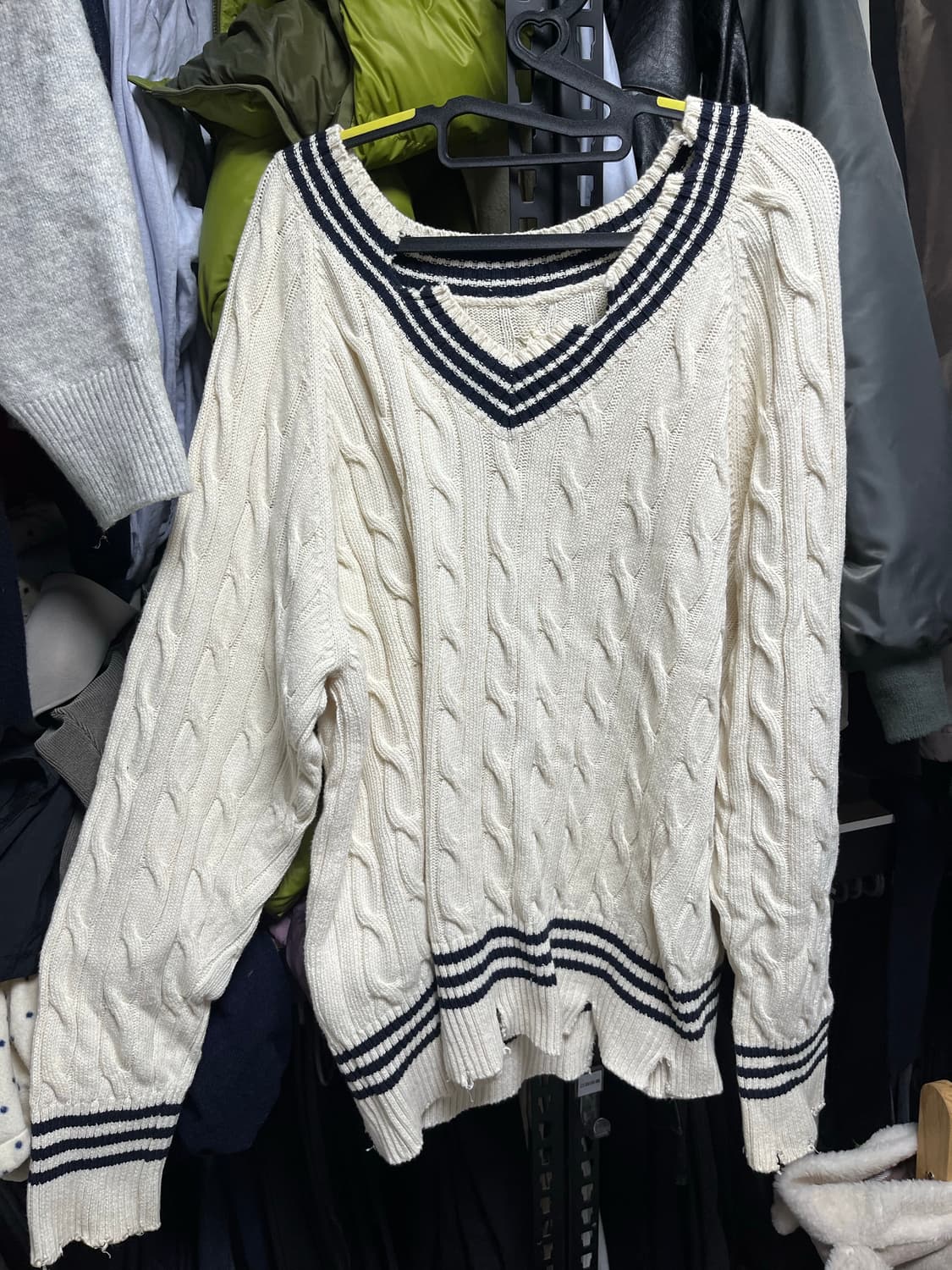 유스 디스트로이드 브이넥 니트 상품이미지1