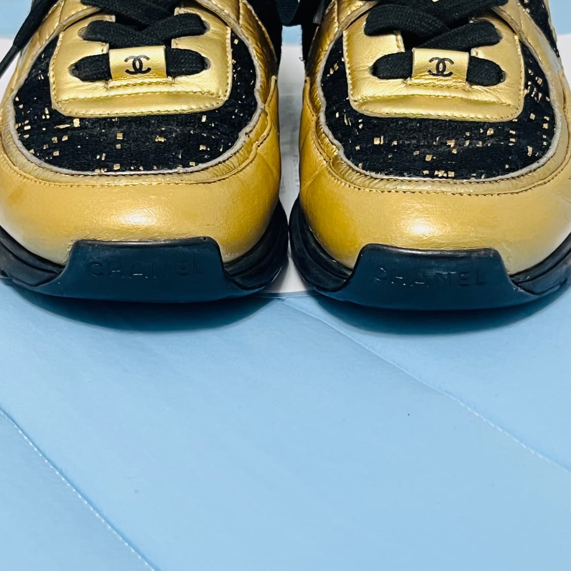 샤넬CC 로고 트워드 골드 레더 스니커즈 상품이미지6