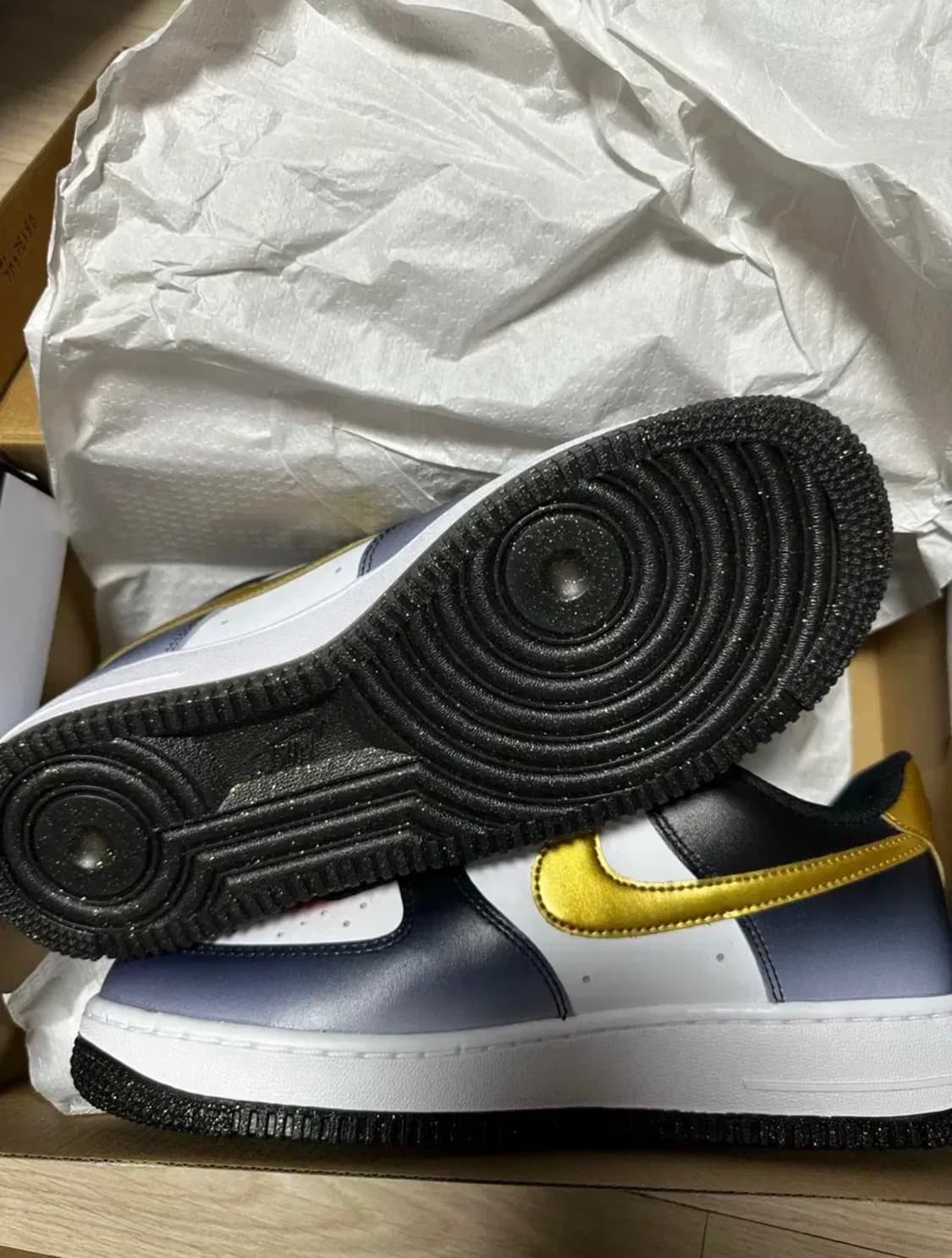 나이키 에어포스1 블랙/화이트/골드  260 상품이미지2