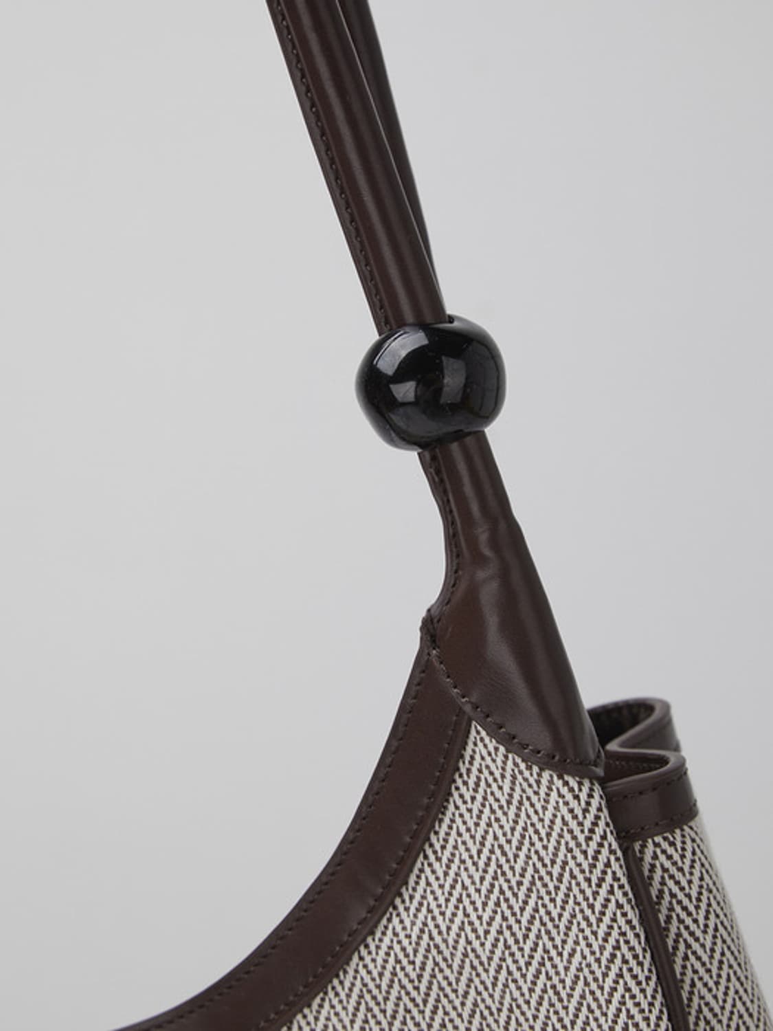 아카이크앱크 트라이앵글백 헤링본 상품이미지4