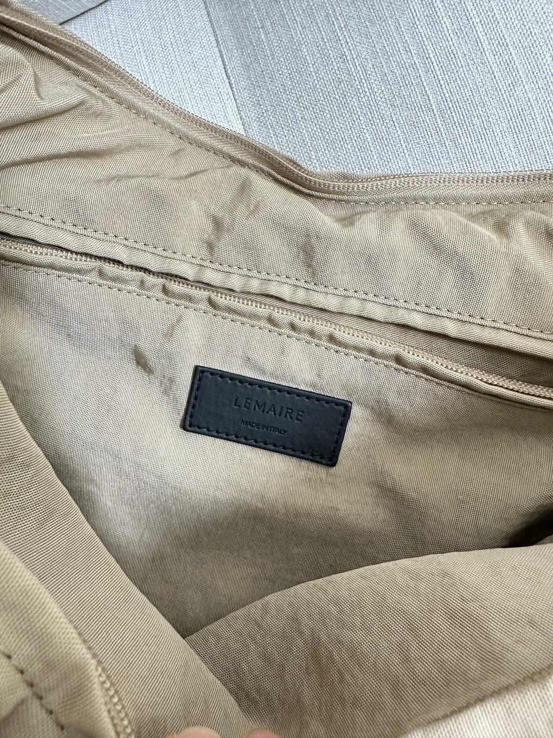 르메르 소프트게임백 베이지 미디움사이즈 팔아요 상품이미지2