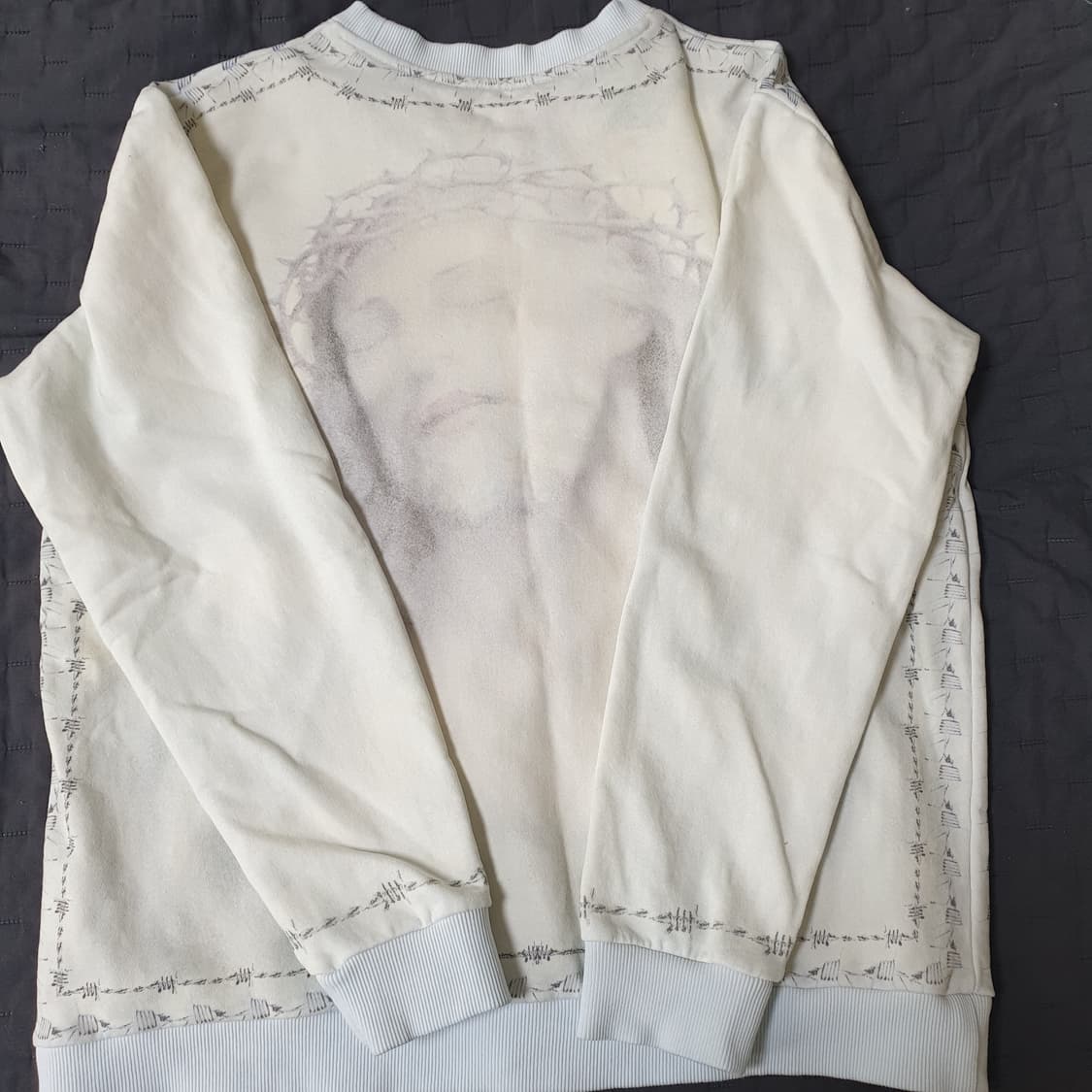 지방시 지져스 맨투맨 상품이미지2