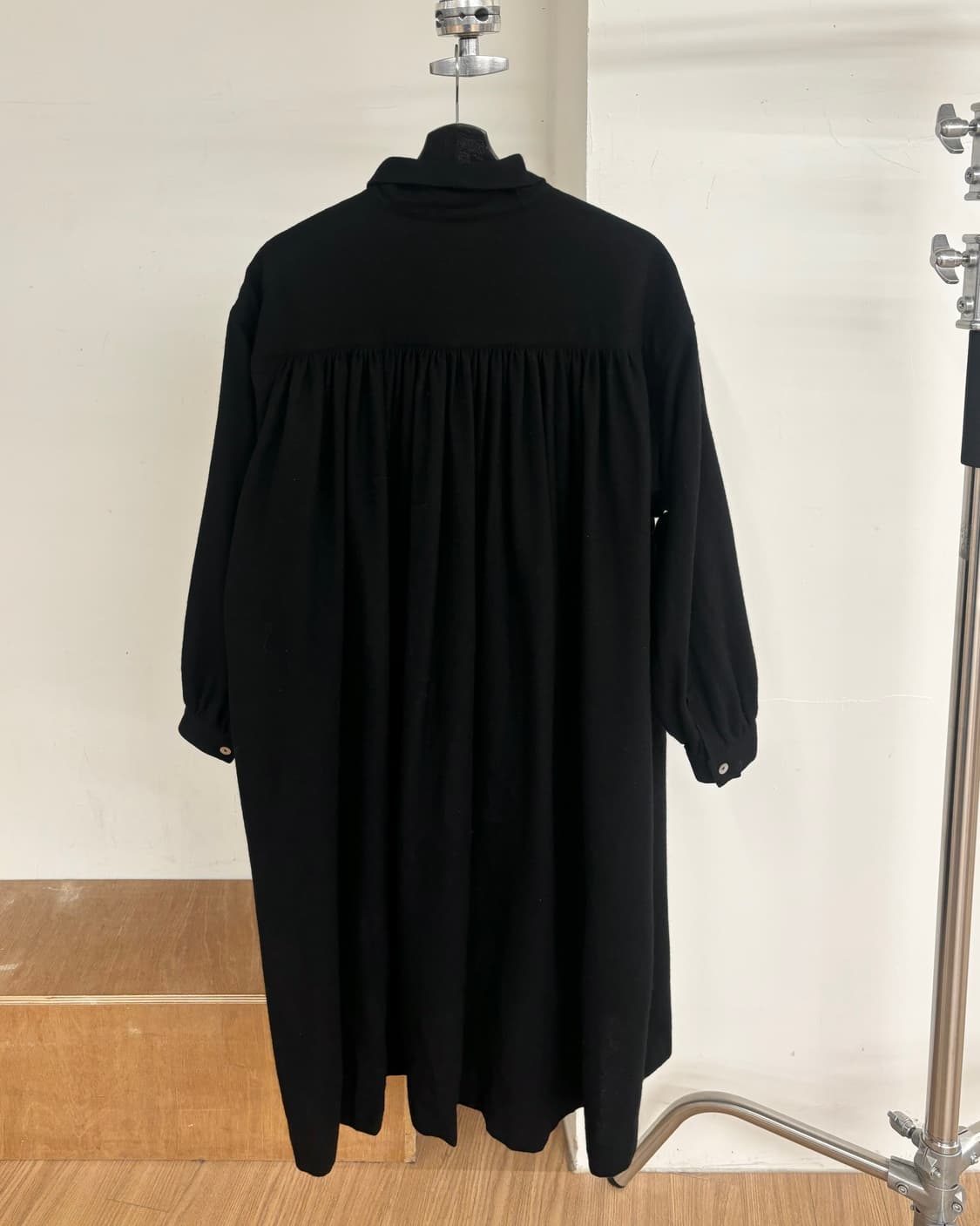 이세이 미야케 블랙 카울 넥 롱 드레스 상품이미지6