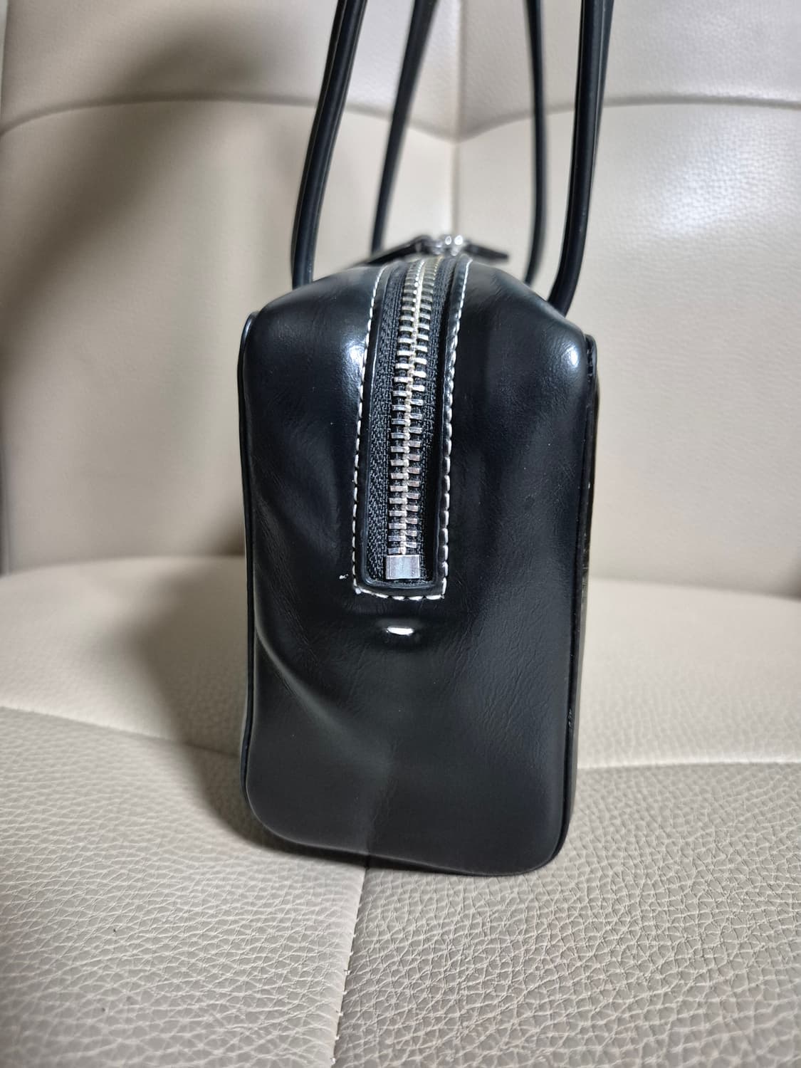 스탠드오일 포스트백  스티치 블랙 핸드백 상품이미지4