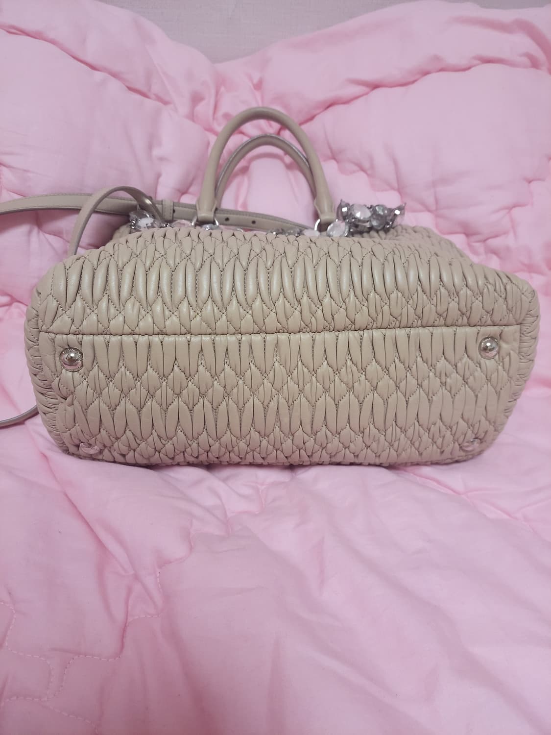 정품)급처상태좋음!미우미우 핑크 마틀라쎄 나파 크리스탈사첼토트크로스백가방 상품이미지9