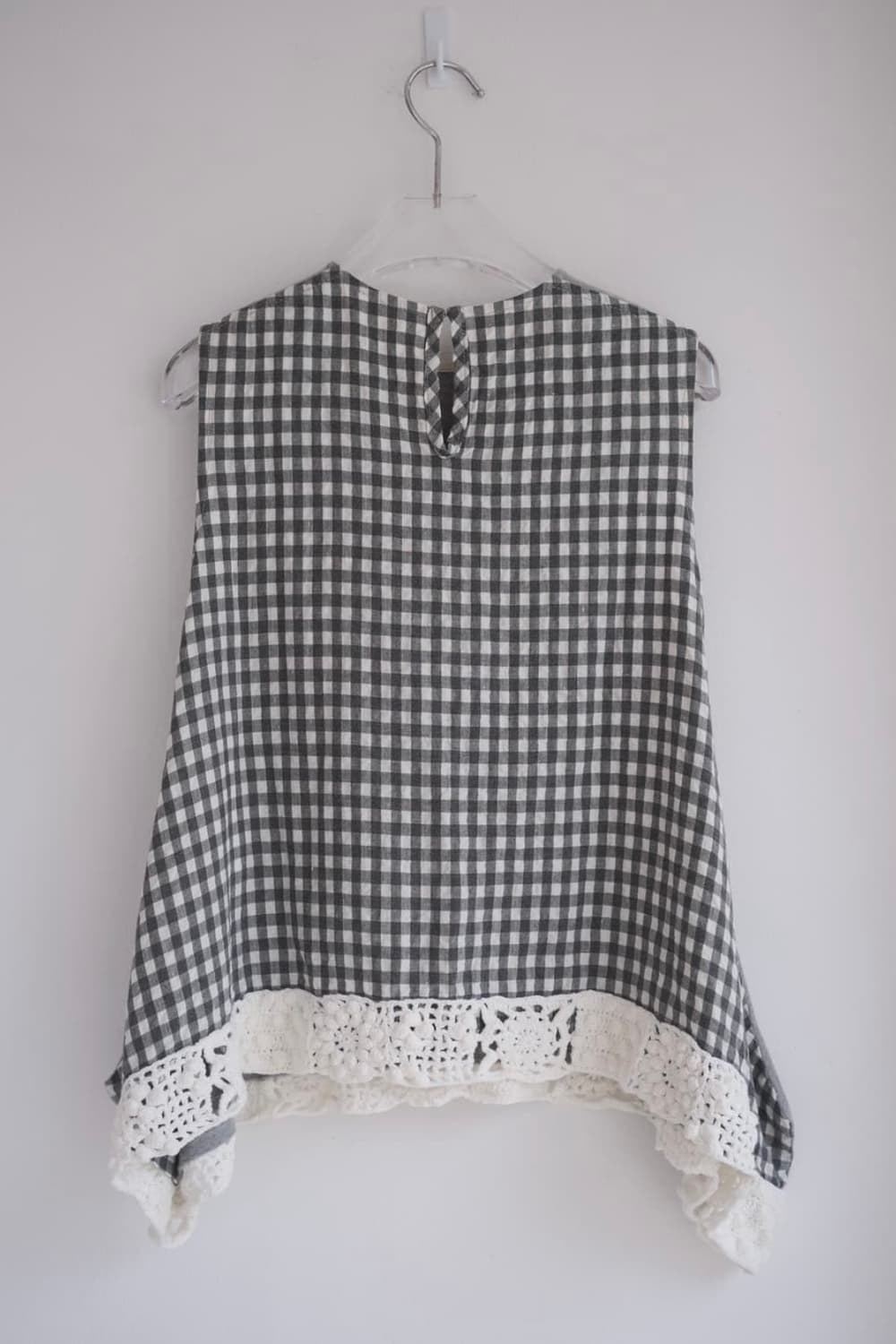 Crocheted hem sleeveless 상품이미지1