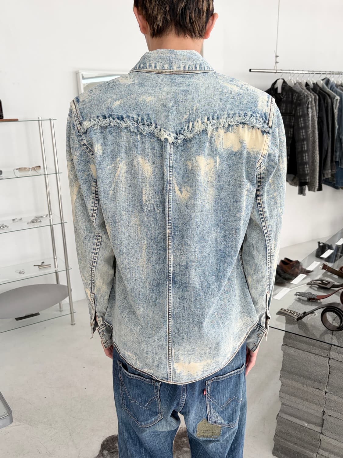 니콜클럽포맨 디스트레스드 웨스턴 데님셔츠 상품이미지3