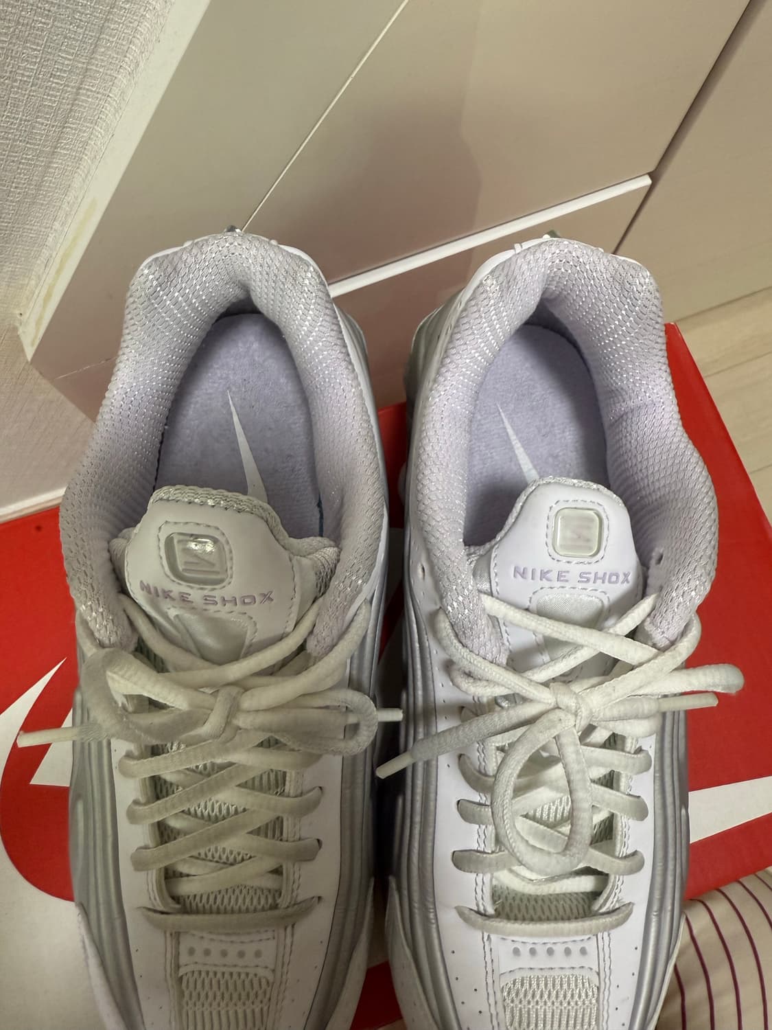 나이키 샥스 Nike shox r4 화이트 앤 매탈릭 245 상품이미지3