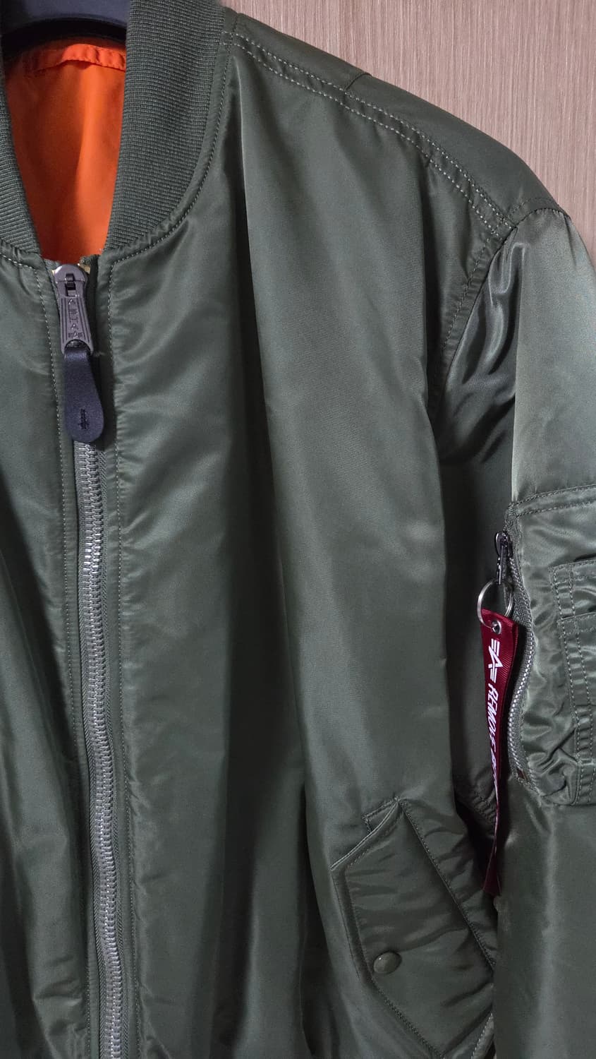 (착샷) 알파인더스트리 ma-1 세이지 봄버 상품이미지3