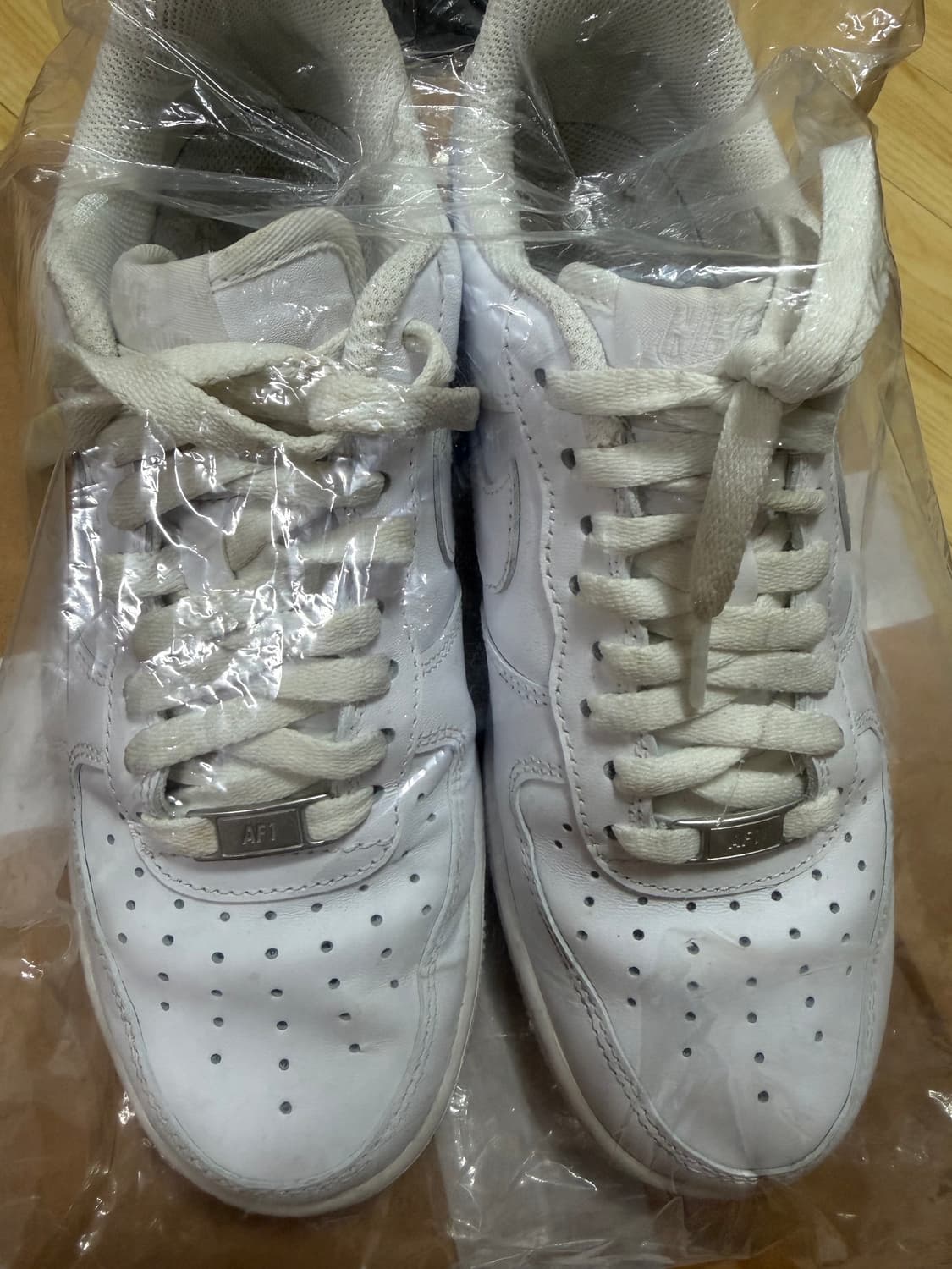 나이키 에어포스1'07 로우 화이트 팝니다. 상품이미지1