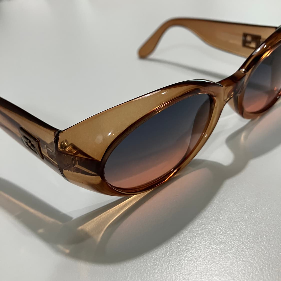 FENDI 펜디 주카로고 오발 선글라스 상품이미지1