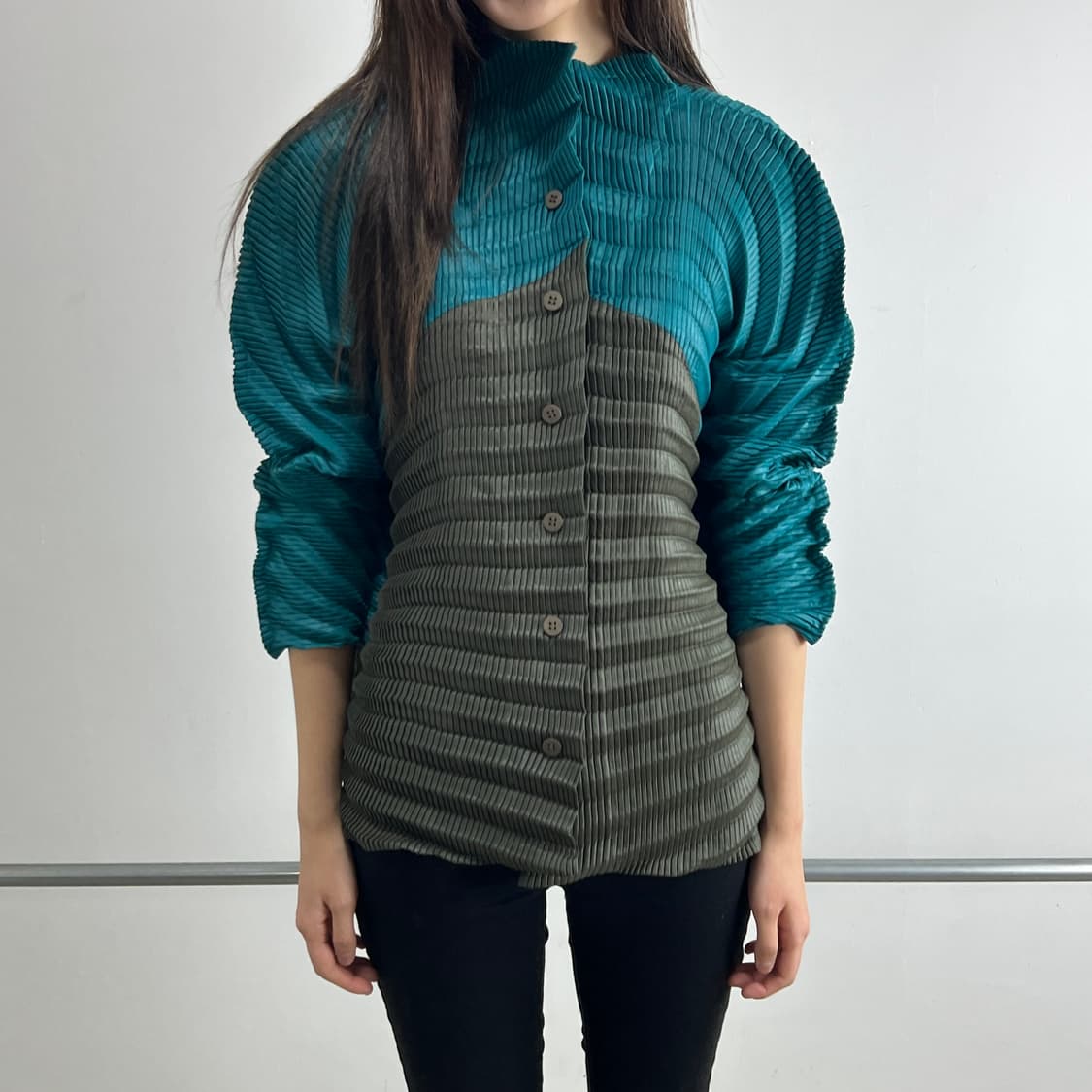 이세이미야케 볼륨 플리츠 가디건 상품이미지1