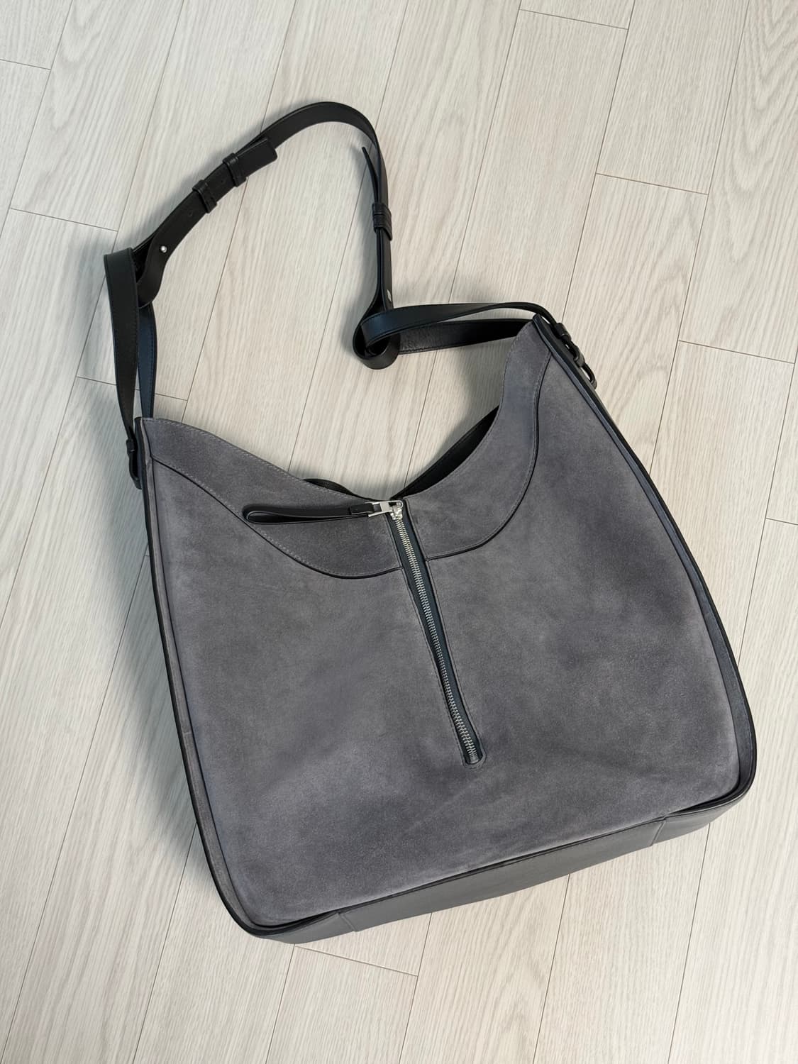 [L] 로에베 해먹백 블랙 스웨이드 상품이미지4