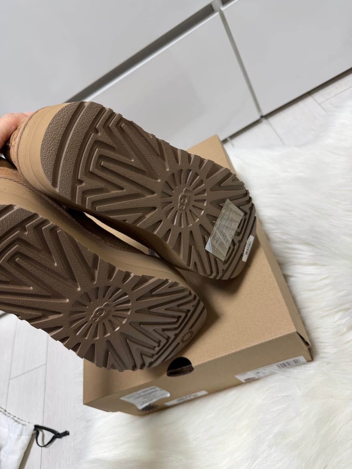 Ugg 스웨이드 레더 미니 플랫폼 체스트넛6사이즈 새상품 상품이미지7