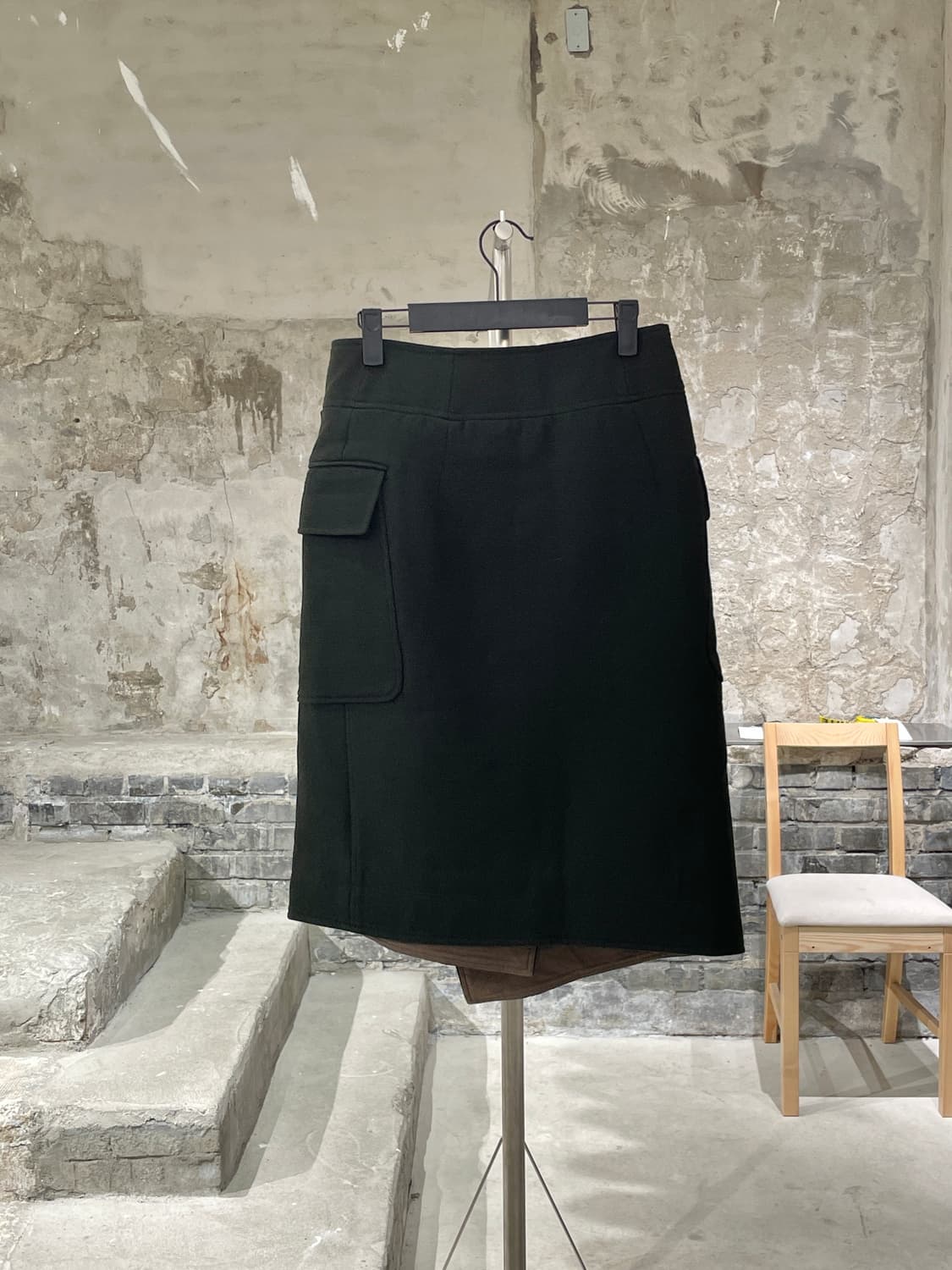 인스크리어 카키 포켓 랩 울 미디스커트 상품이미지6