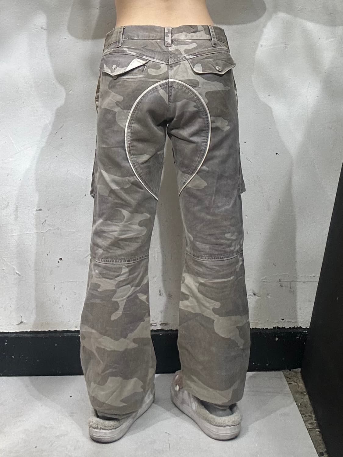 부츠컷 일본 빈티지 베이지 러스티 밀리터리 카모 플레어진 카고 팬츠  상품이미지3