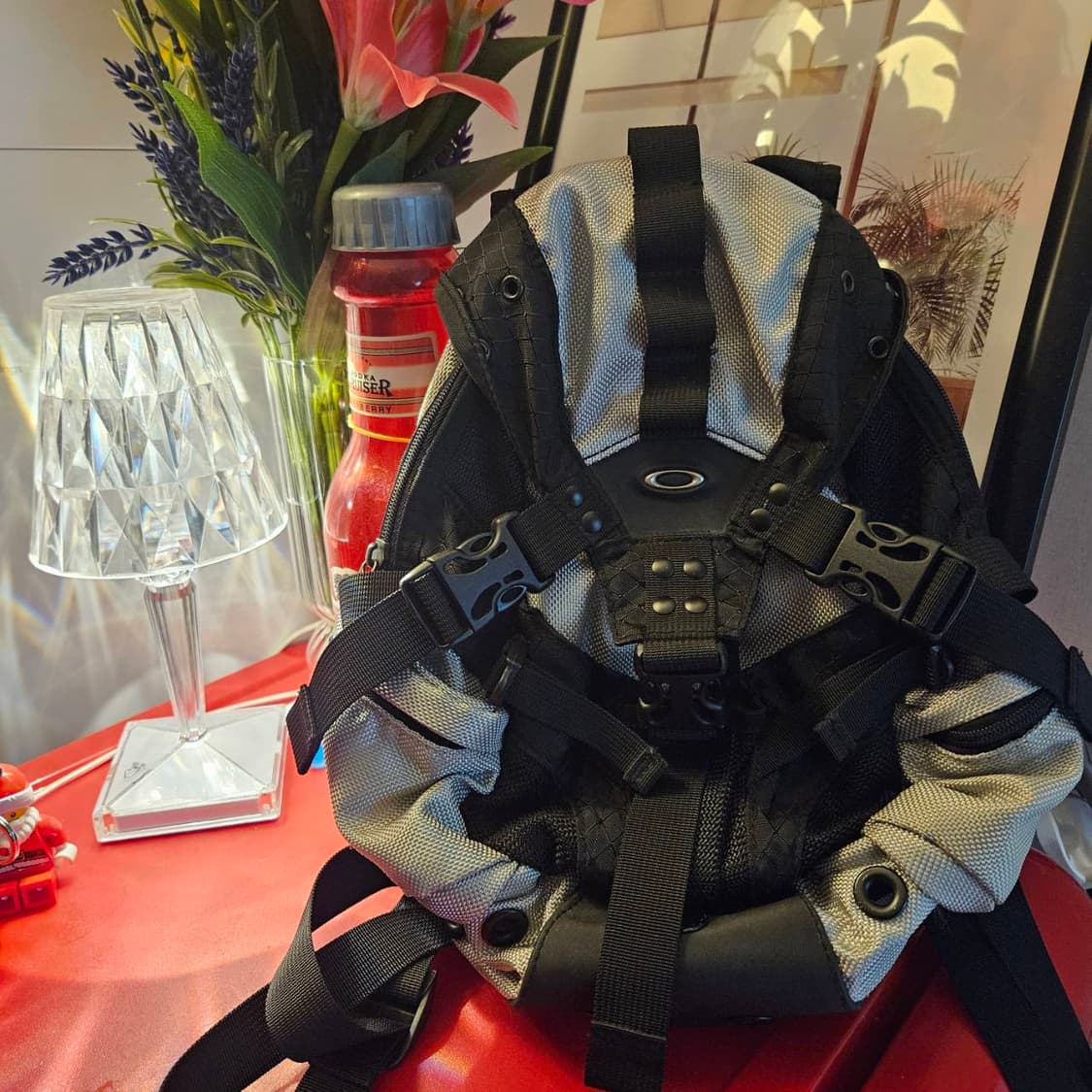 오클리(OAKLEY) 라이트 그레이 미니 백팩 상품이미지2