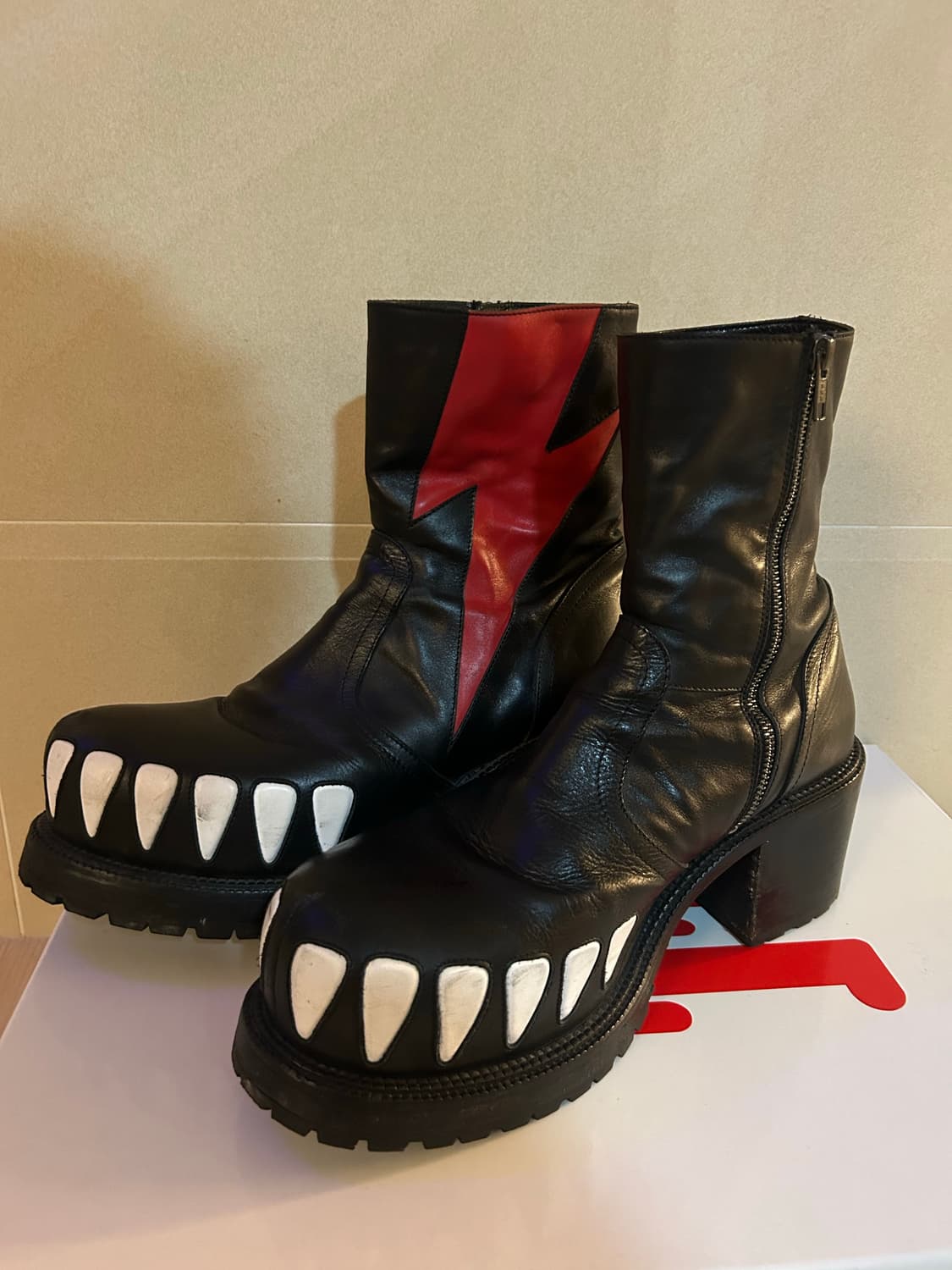 Hyper Glam Ankle leather Boots 상품이미지3