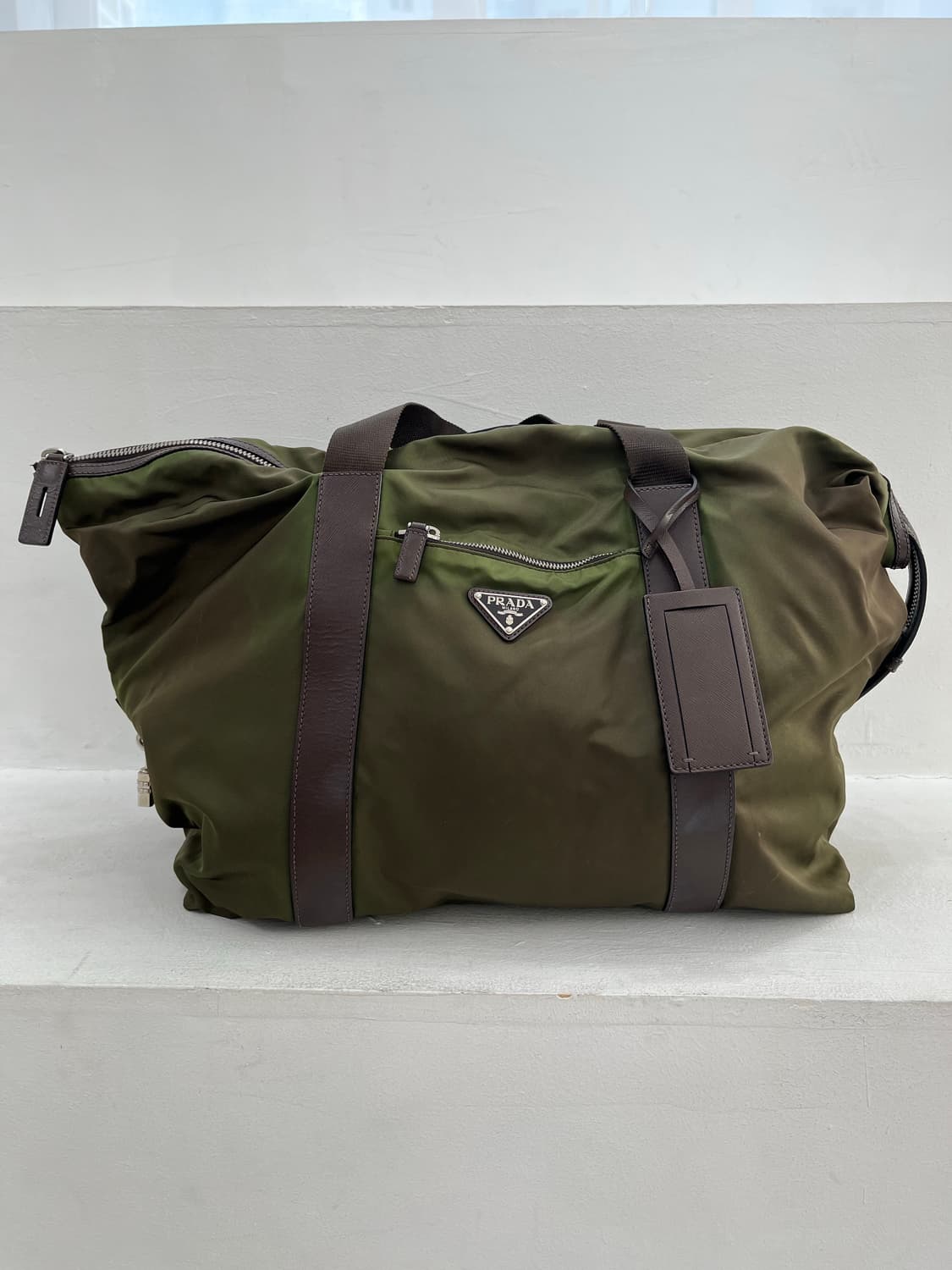 프라다 카키 나일론 토트백 자물쇠 포함 상품이미지1