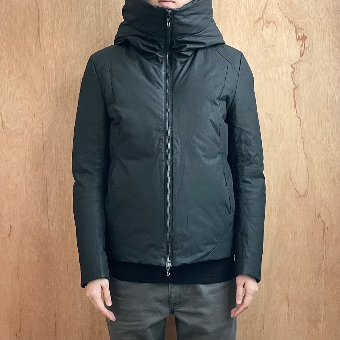 카즈유키쿠마가이 절개 후드 다운 자켓 상품이미지1