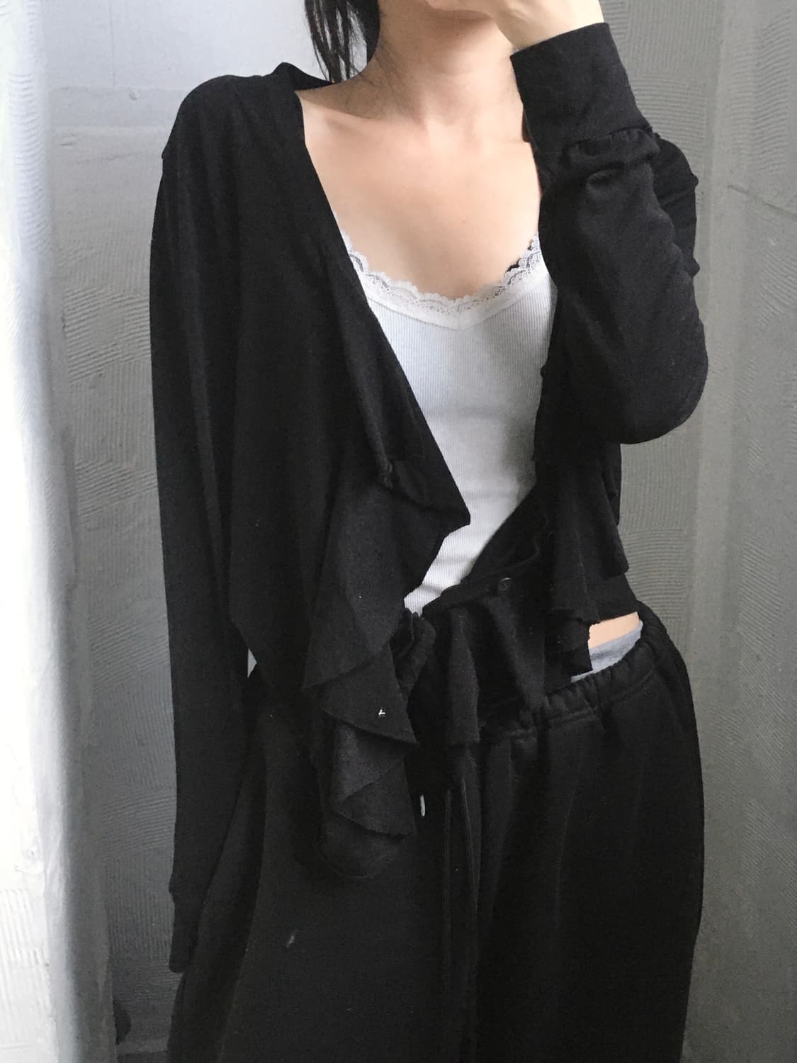 gomme 고무 블랙 프릴 언발 가디건 상품이미지3