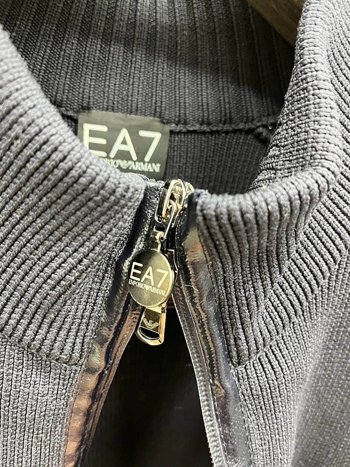 105-110) 엠포리오알마니 니트집업  상품이미지3