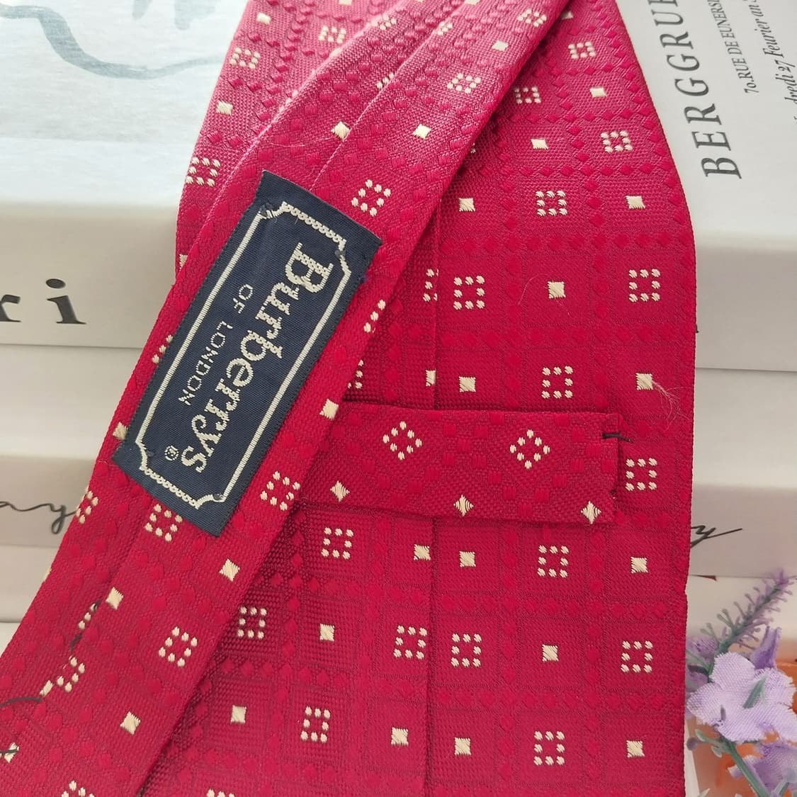 버버리 실크 레드 자카드 패턴 넥타이 9.7cm A+등급 K1345
 상품이미지7