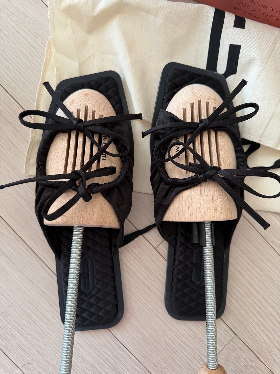 칼로타 레이 에코 새틴 슬리퍼 CT35001B15015 상품이미지2