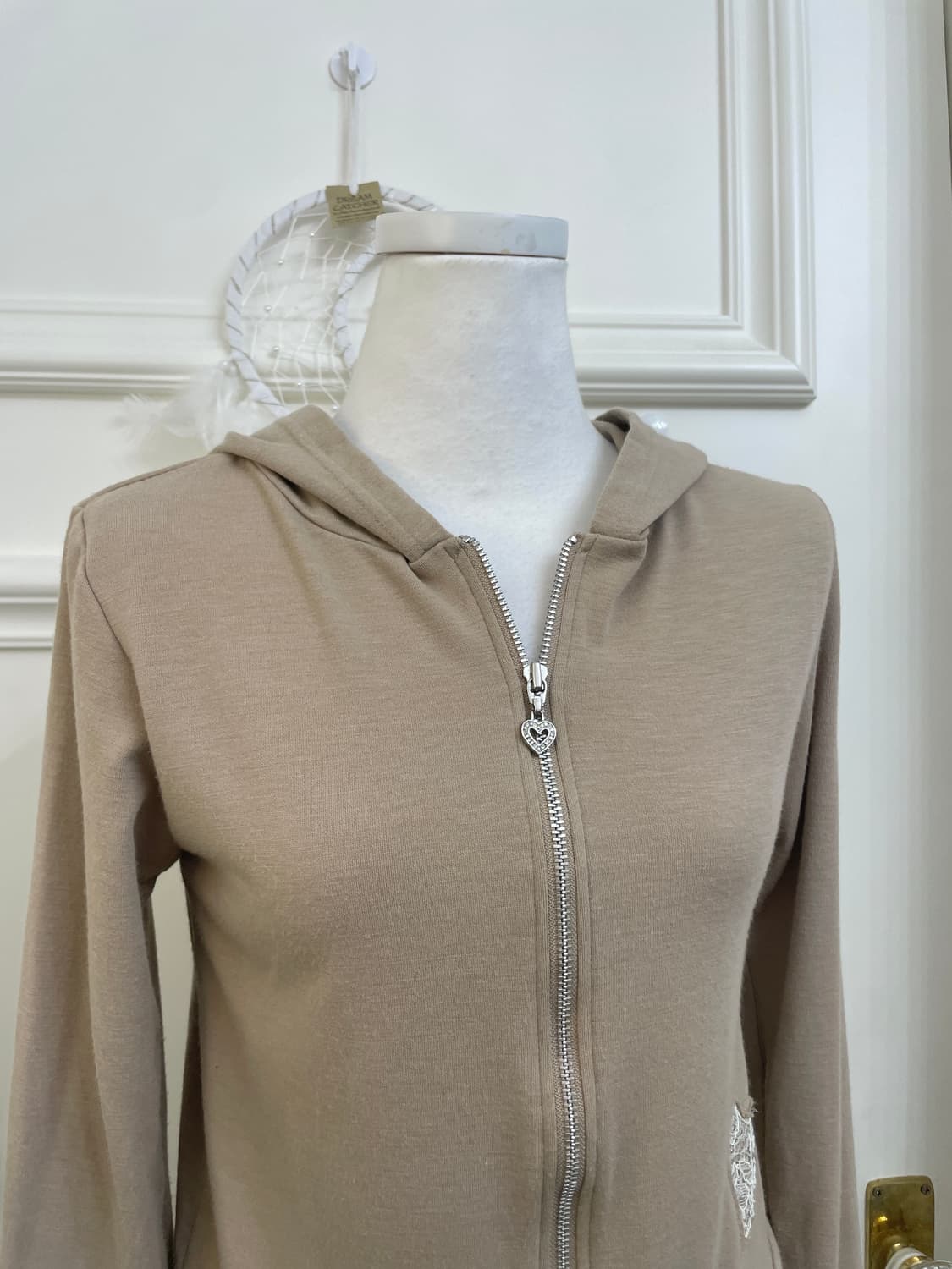 camel beige lace heart point mori hoodie 상품이미지5