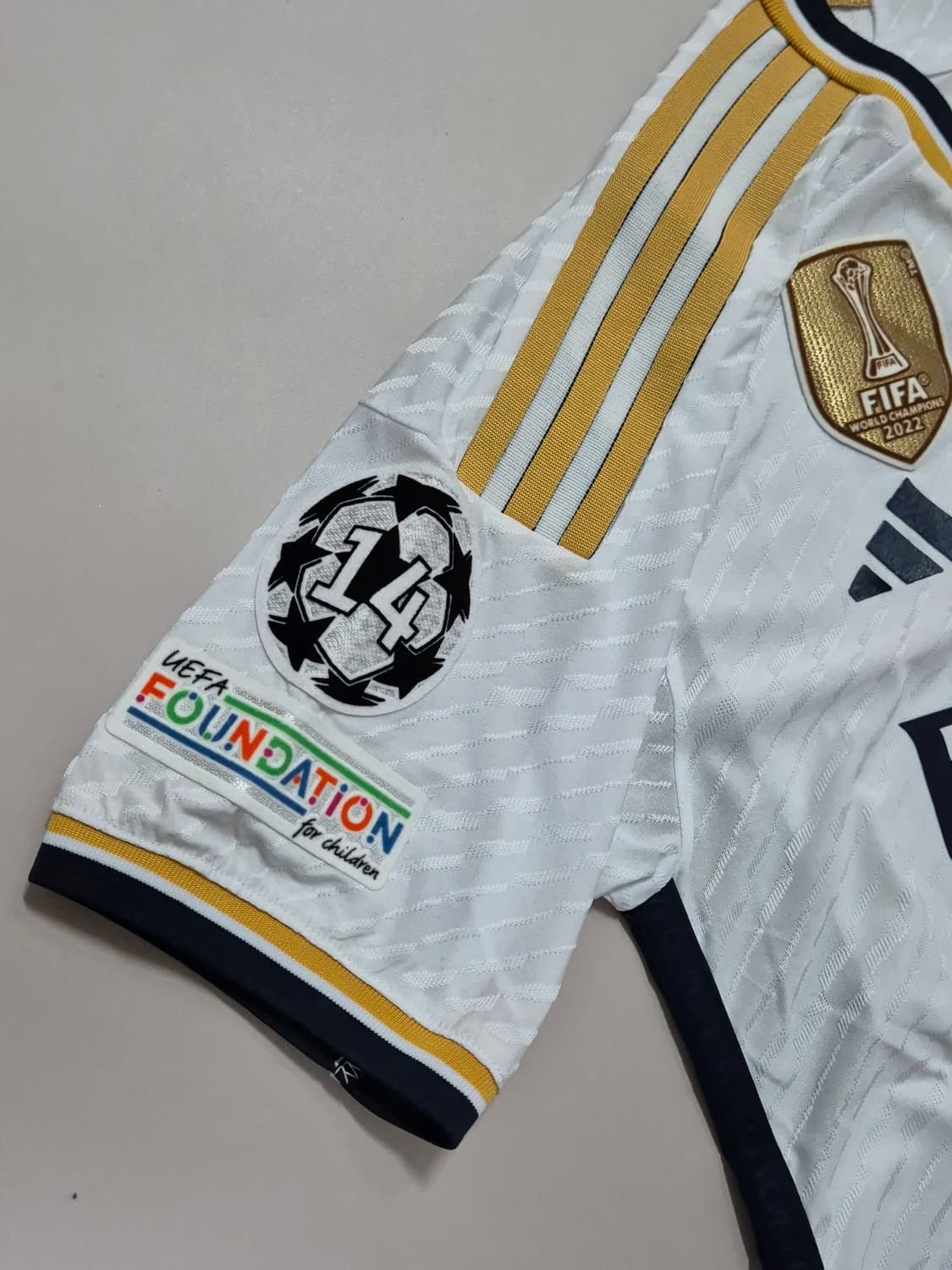 24-25 레알마드리드 홈 모드리치 유니폼 L(마킹불량) 상품이미지4