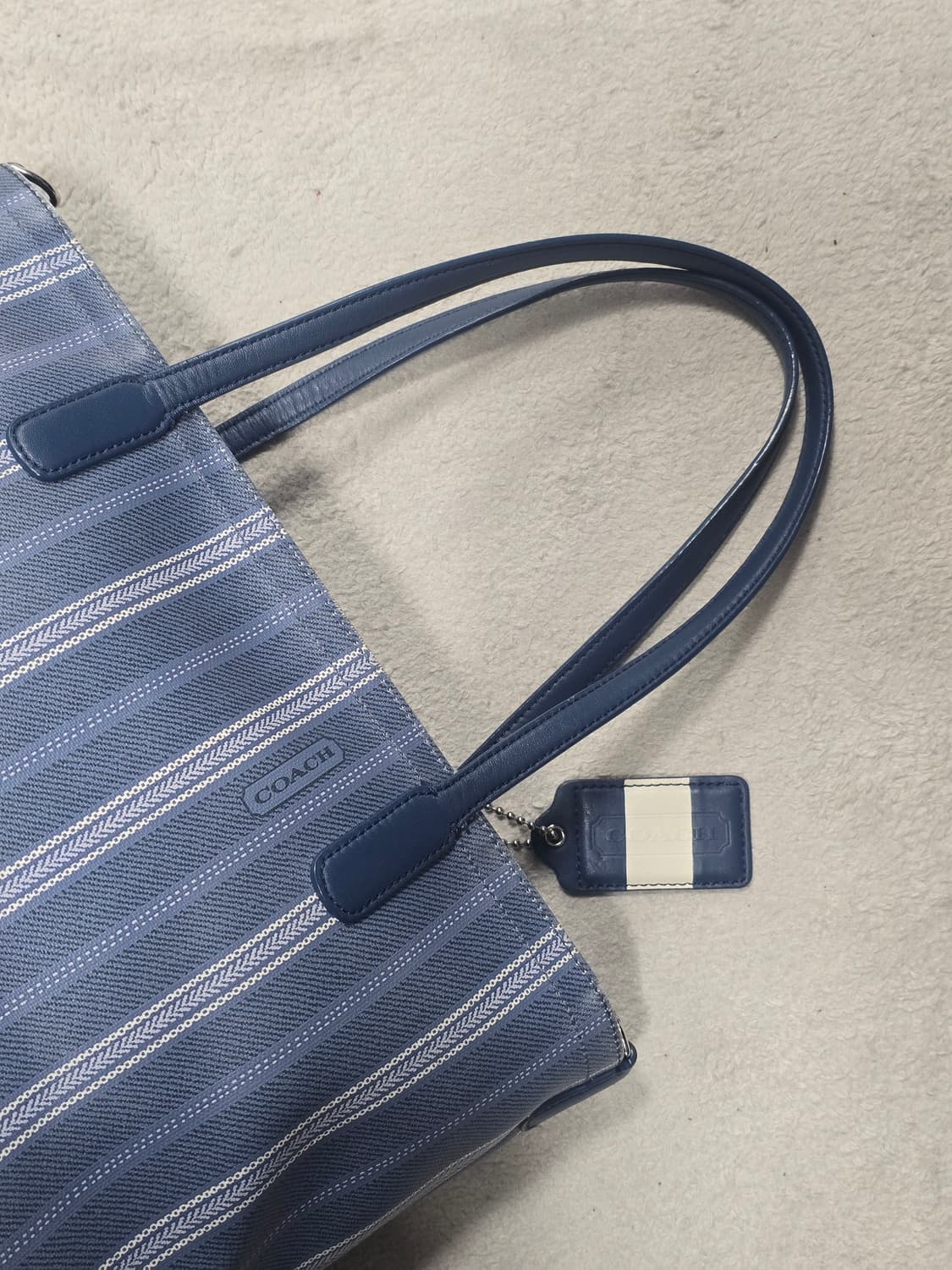 코치 스트라이프 PVC 레더 토트백  상품이미지2