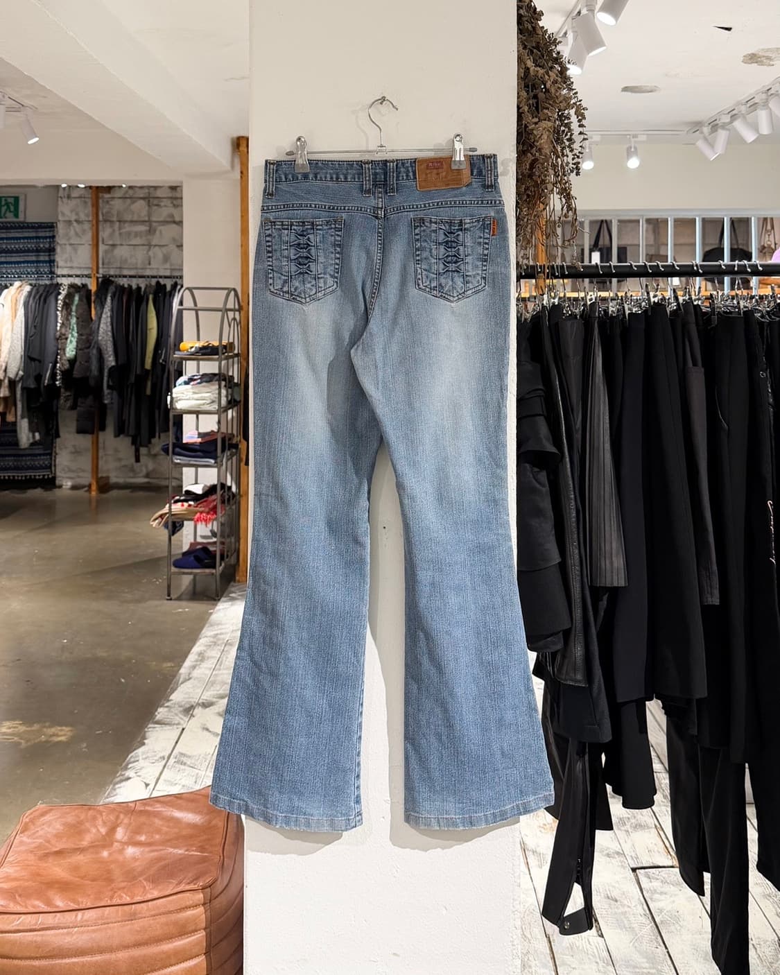 라이크진스 사이드 리본 디테일 부츠컷 데님진 상품이미지6