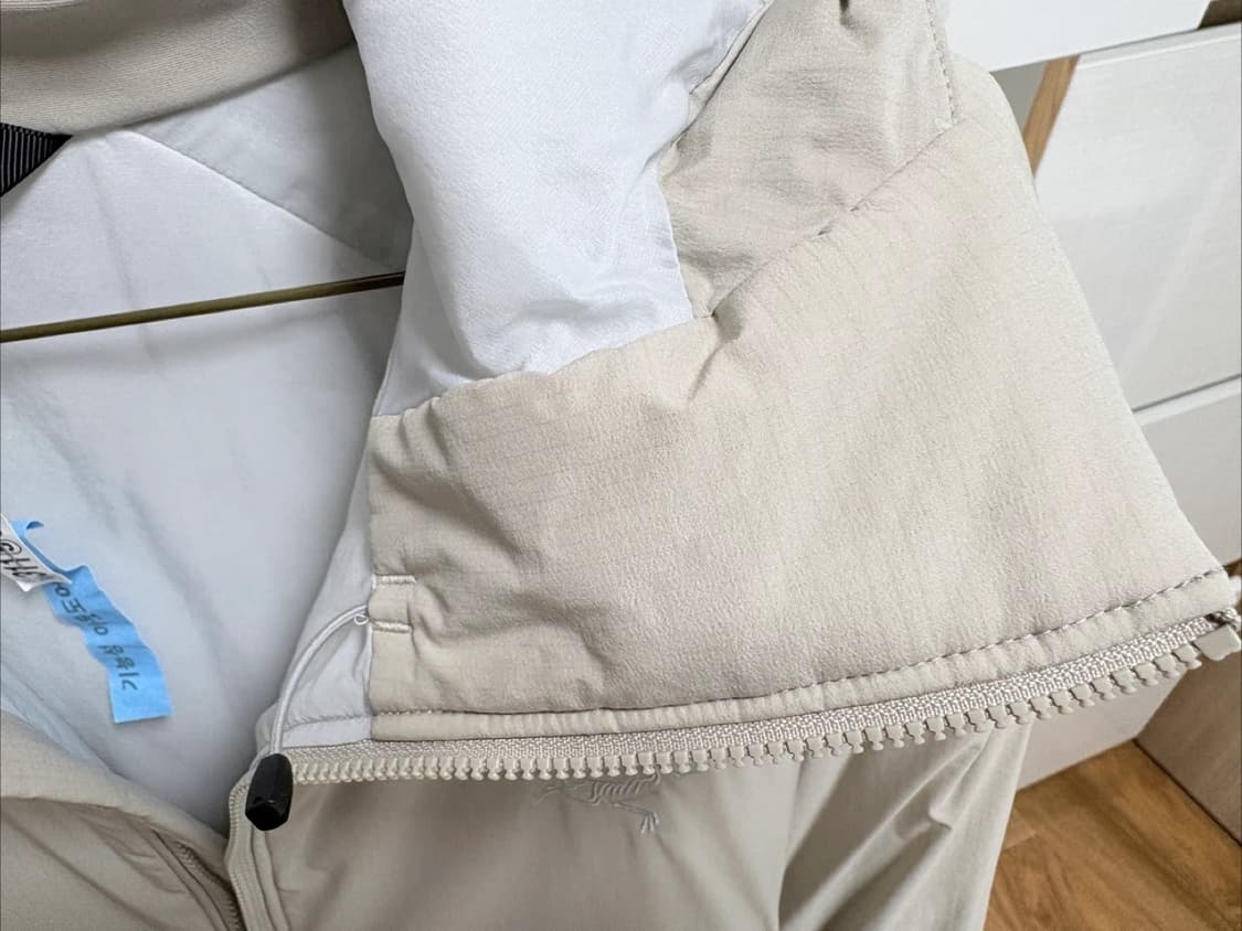 아크테릭스 아톰 헤비웨이트 룬 색상 L 사이즈 크림가 66만원 + 수수료 상품이미지4