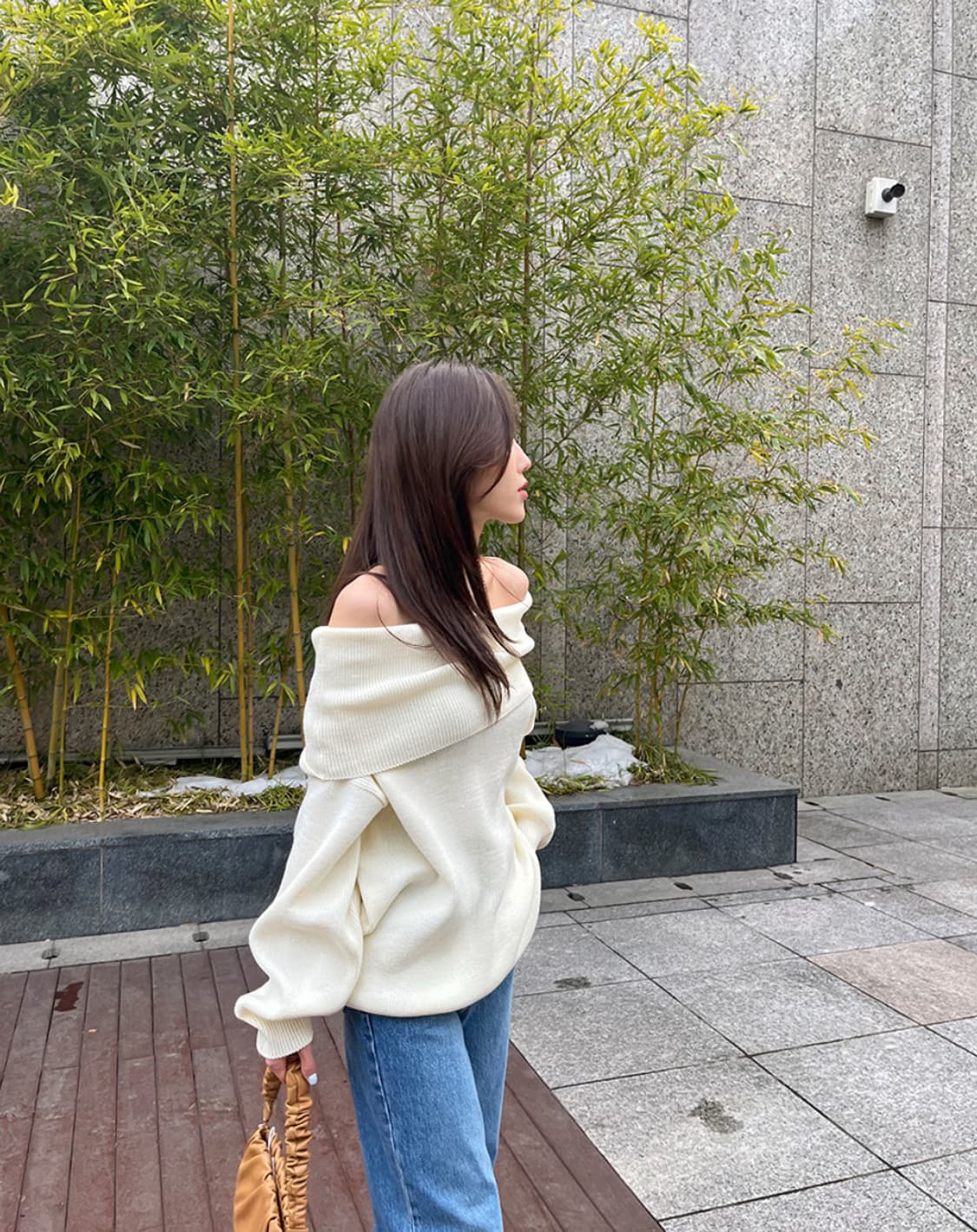 데이인 오프숄더 박스 니트 아이보리 상품이미지1