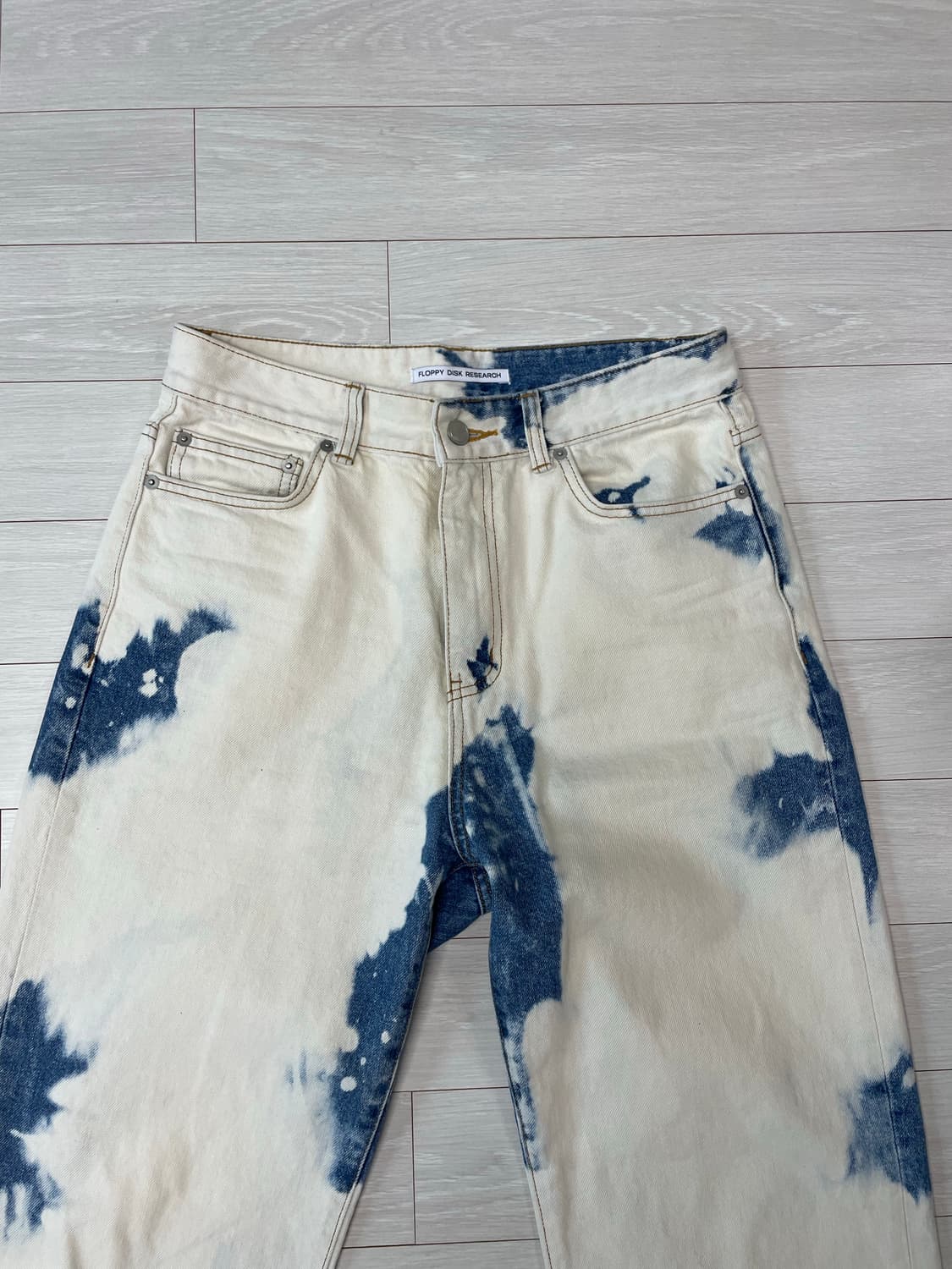 애프디알 Bleached Cloud Washed Jean 상품이미지2