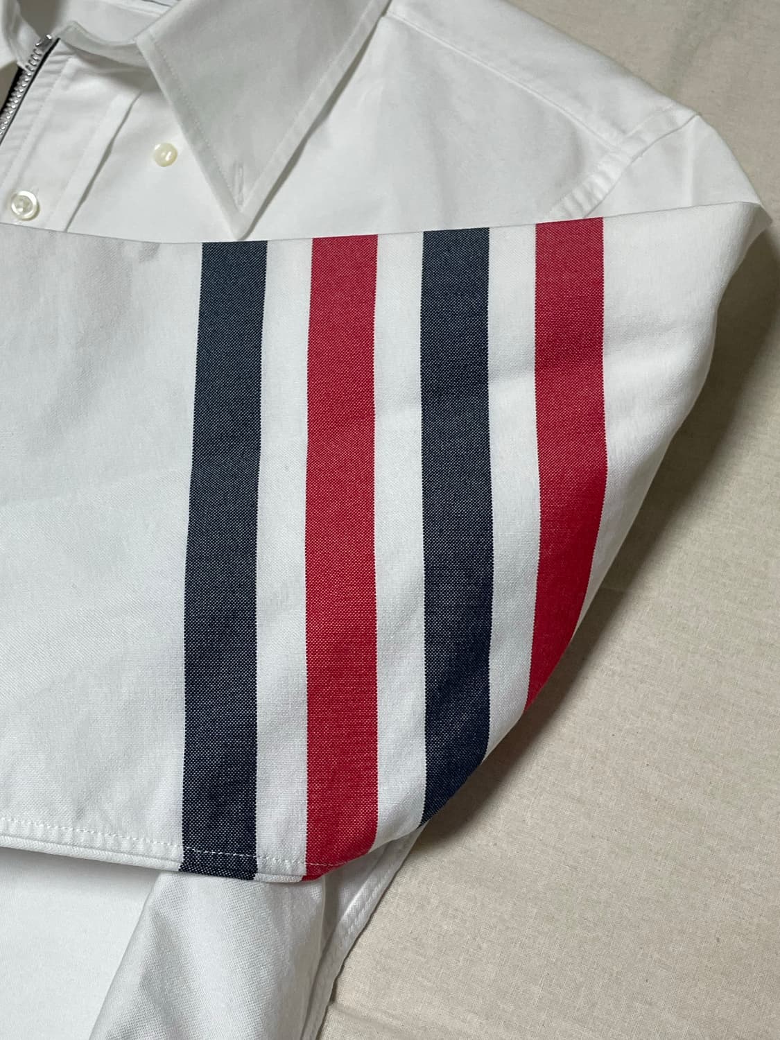 톰브라운 사선완장 지퍼 포켓 셔츠 자켓 [4] 상품이미지5