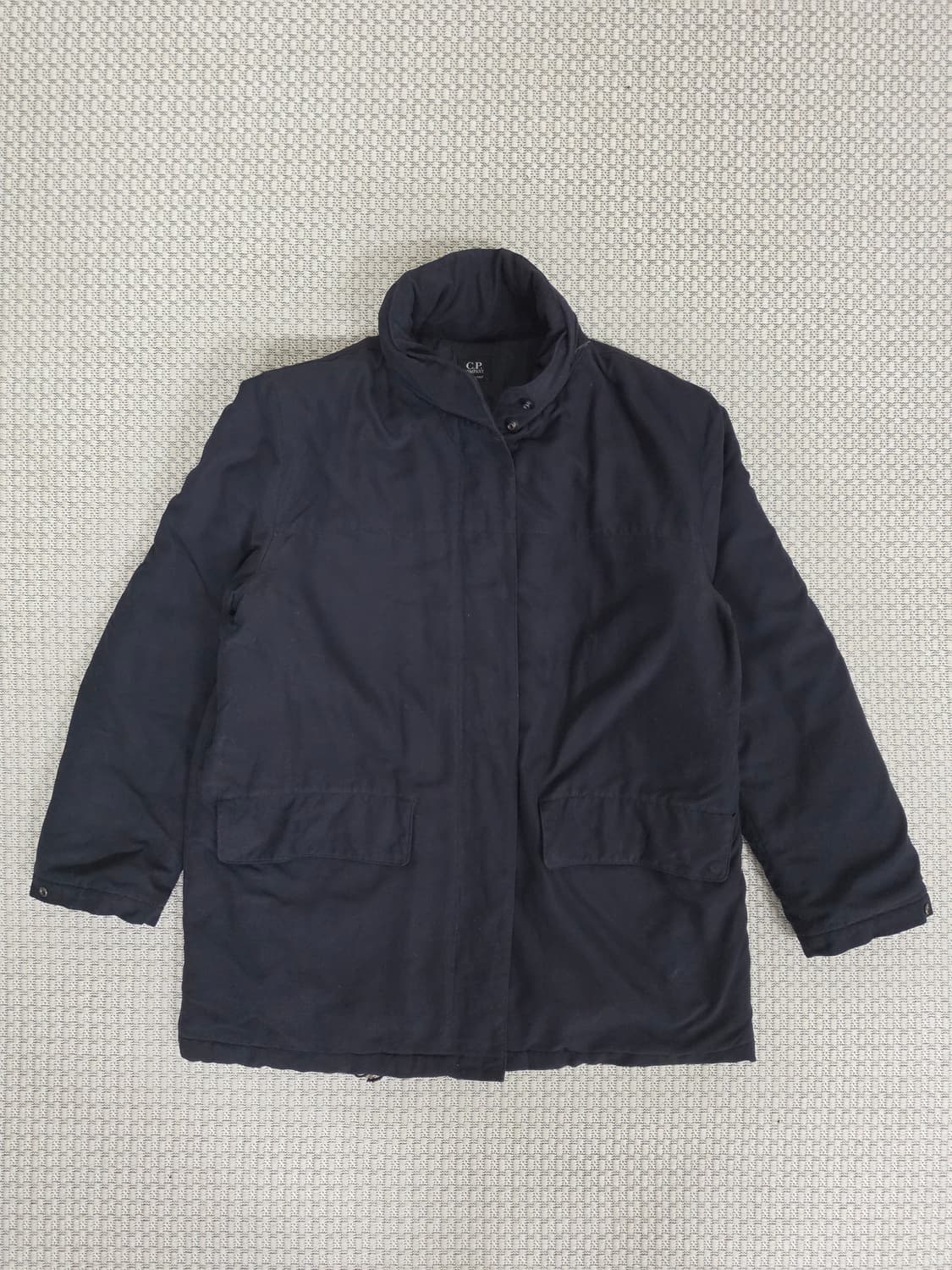 97AW 씨피컴퍼니 검정색 패딩 자켓 상품이미지1