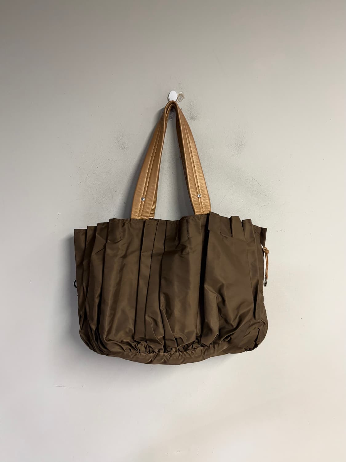 Y‘SACCS pleats ballon tote bag brown  상품이미지5