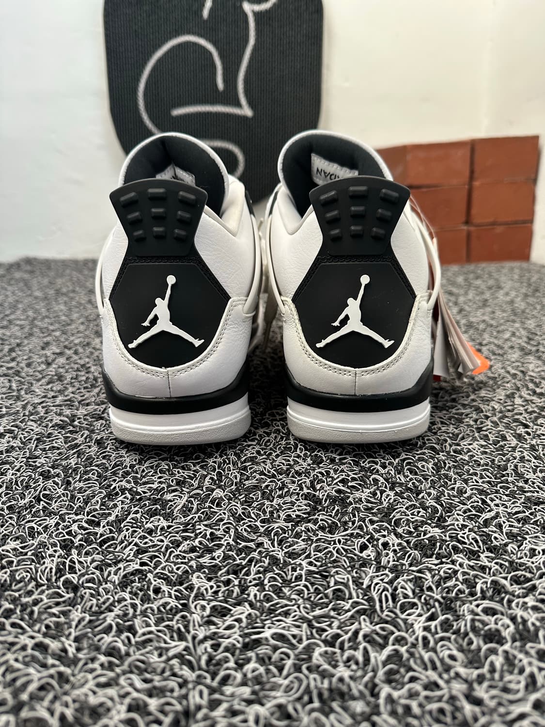 나이키 조던4 레트로 화이트 앤 블랙 265mm 상품이미지4