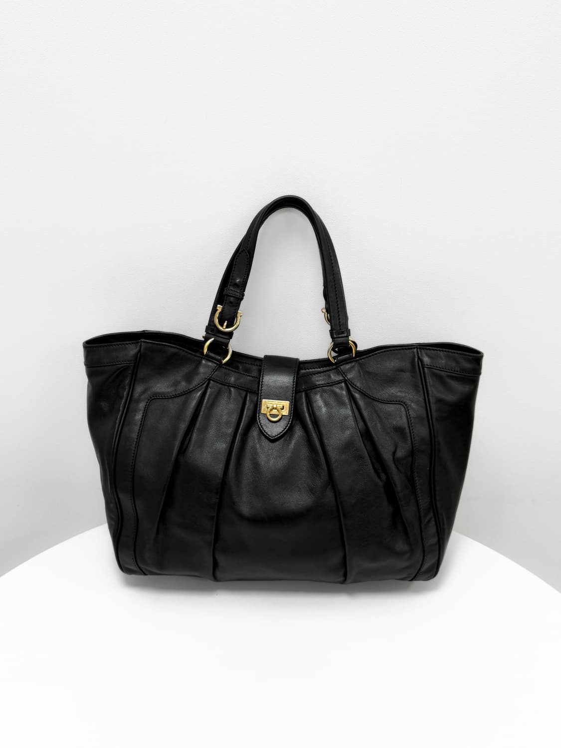 페라가모 간치니 레더 숄더백 상품이미지1