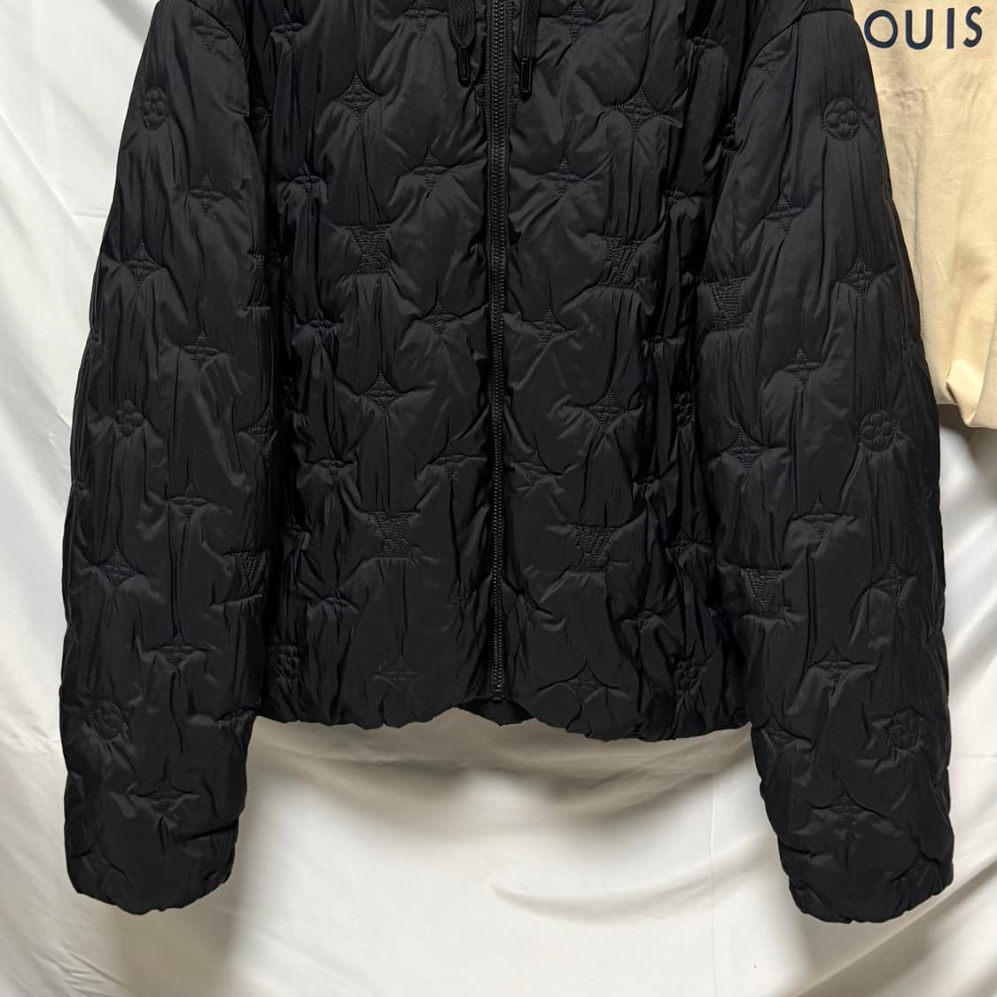 [S+급/56] 24FW 루이비통 모노그램 퀄티드 후드 패딩 자켓 블랙 상품이미지3