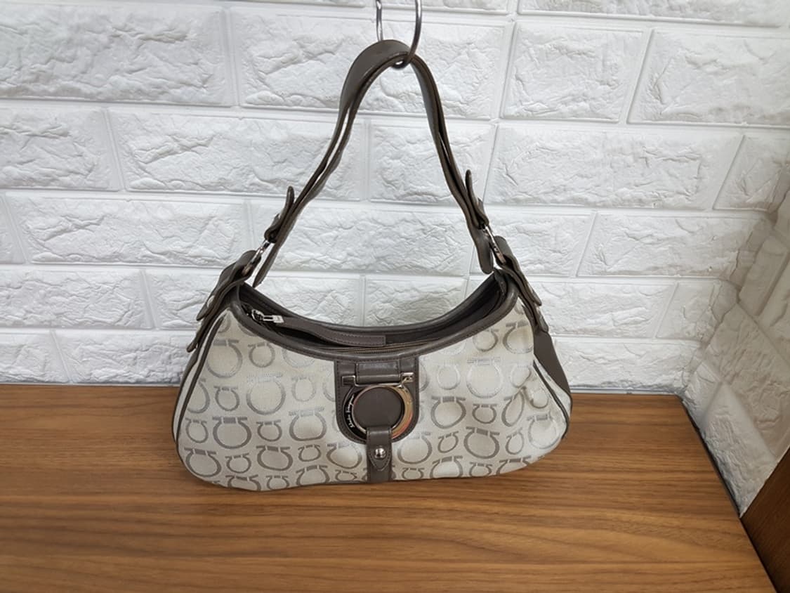 페라가모 숄더백 (정품. 쟈가드소재)  상품이미지1