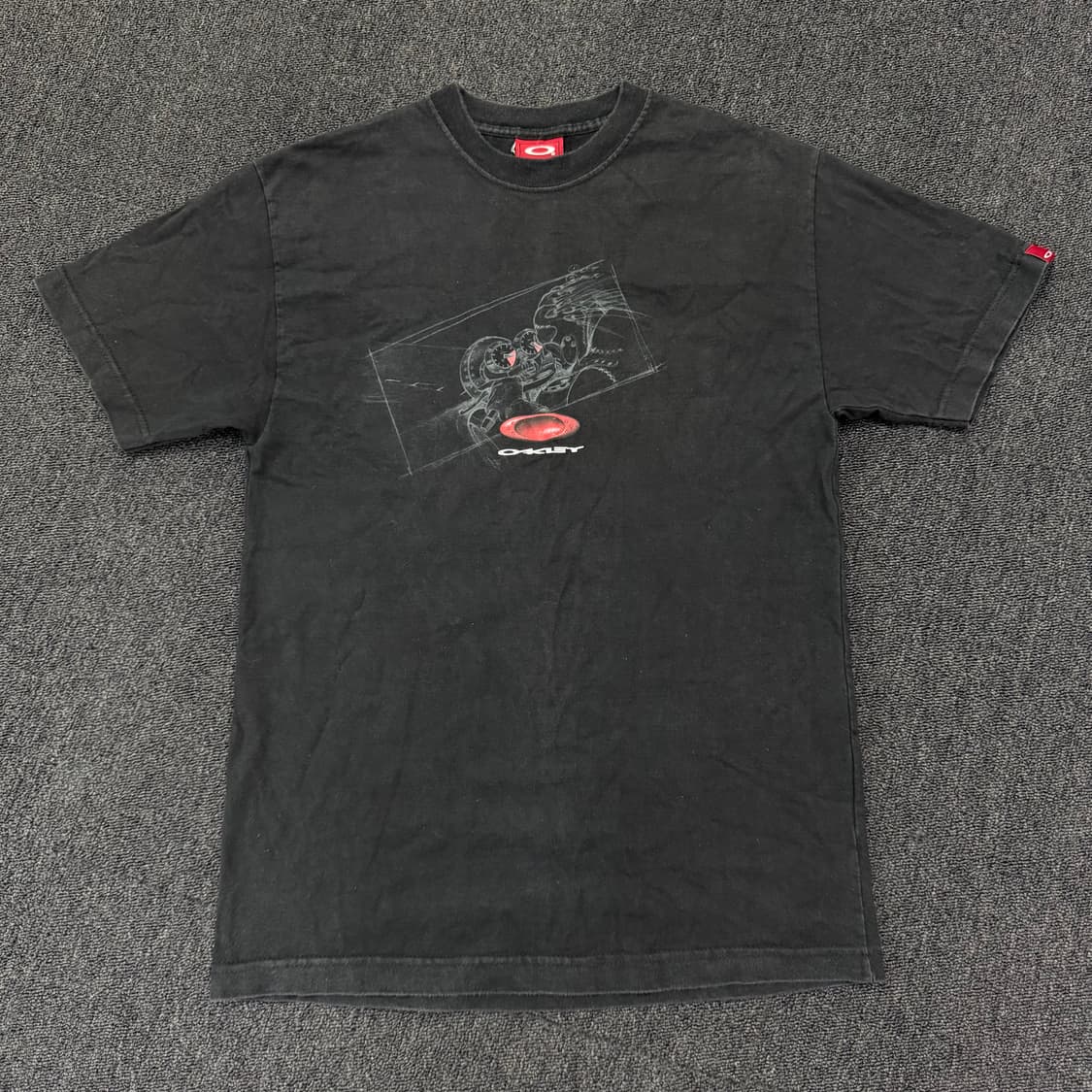 오클리 블랙 아카이브 로고 포인트 반팔 티셔츠 상품이미지1