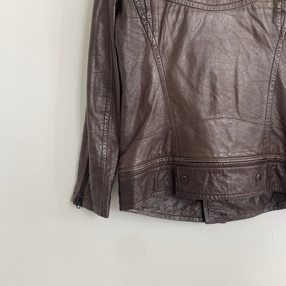 시스템 딥브라운 리얼 레더 가죽 라이더 자켓 밑단 지퍼 절개 디테일 상품이미지6