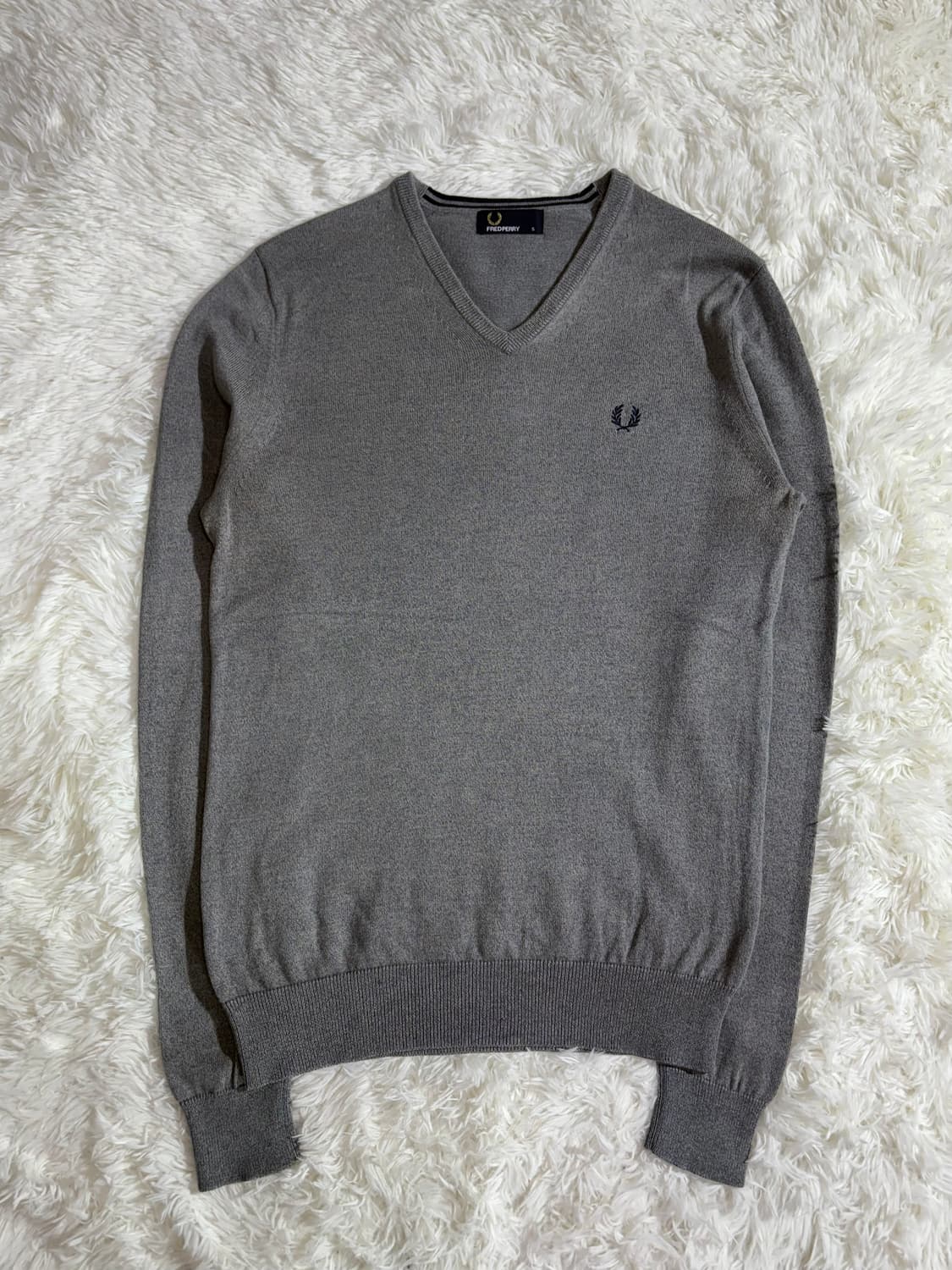 프레드페리 그레이 브이넥 니트 상품이미지3