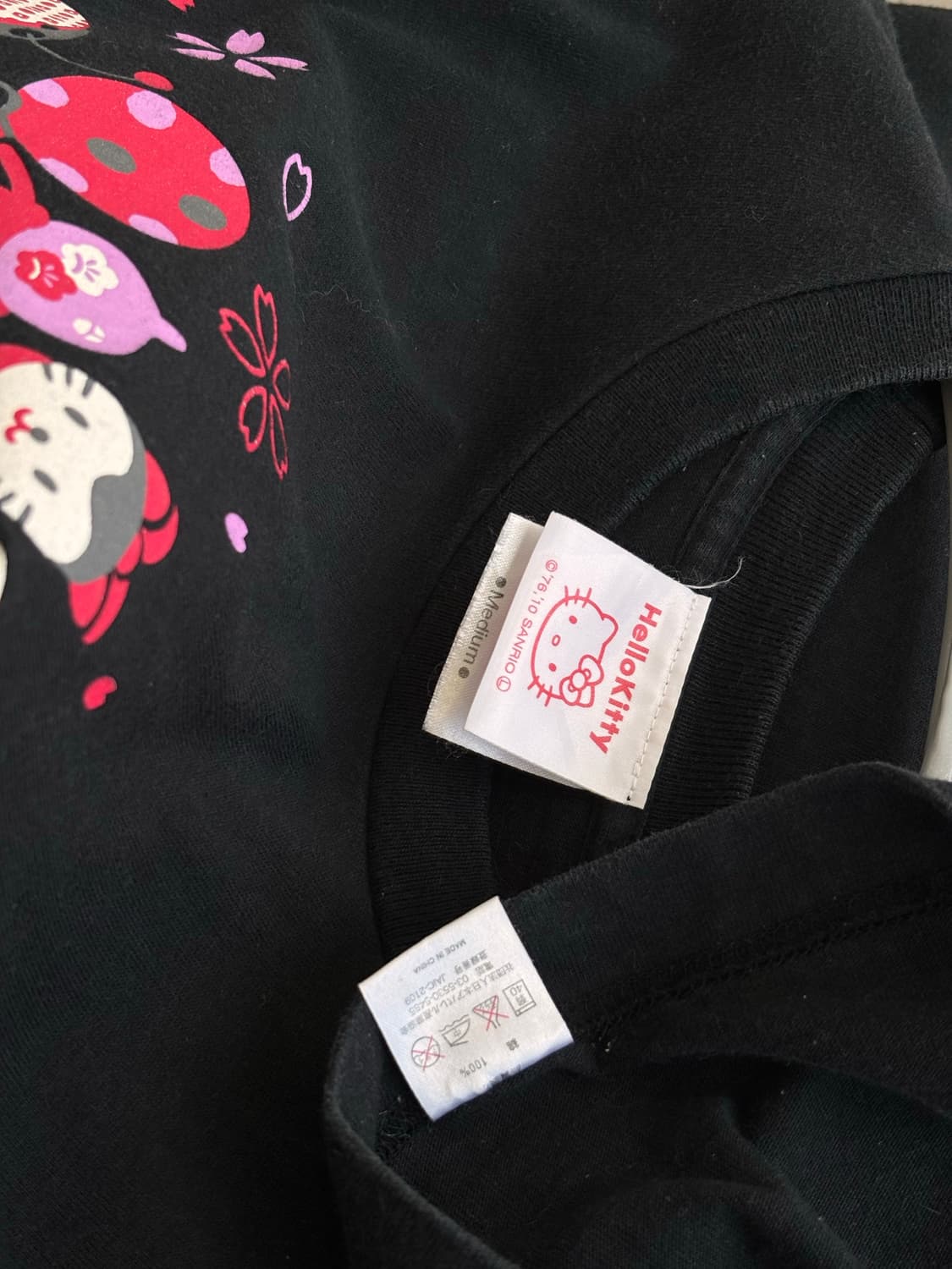 HELLO KITTY 마츠리 블랙 반팔티 상품이미지8