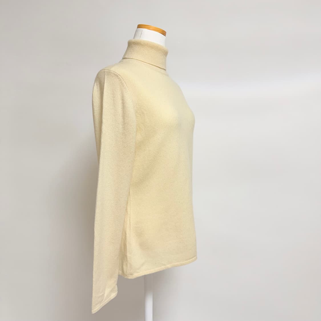 [캐시미어 100%] 아이보리 터틀넥 목폴라  니트 L 상품이미지2