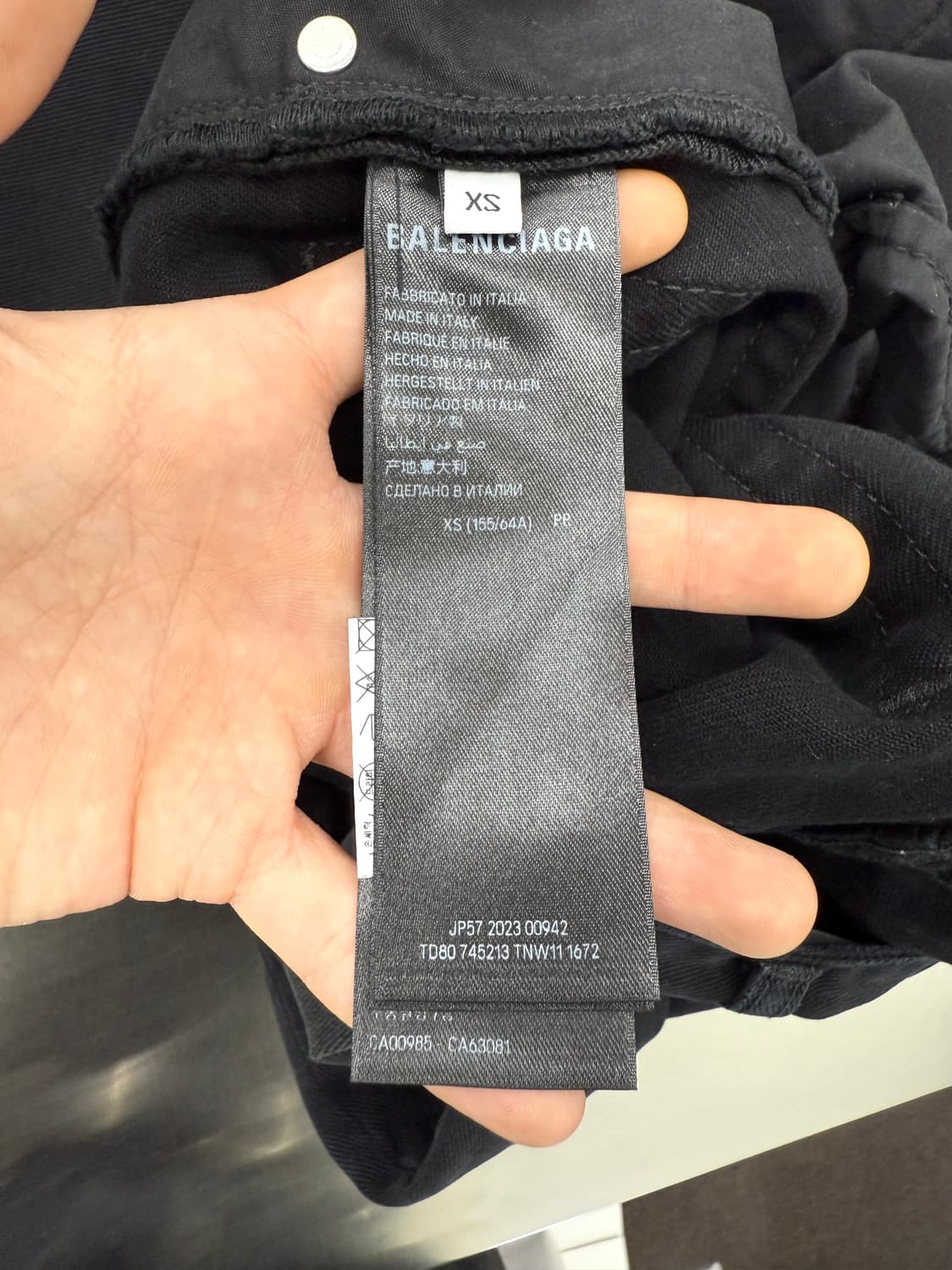 발렌시아가 23fw 페이디드 블랙 배기 데님 팬츠 상품이미지8